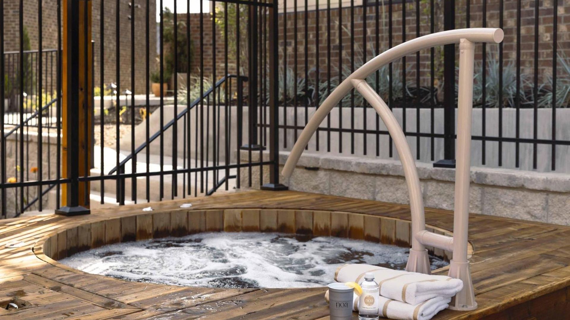 Heated Pool, Sauna & Firepit | Walk To Live Music Apartment