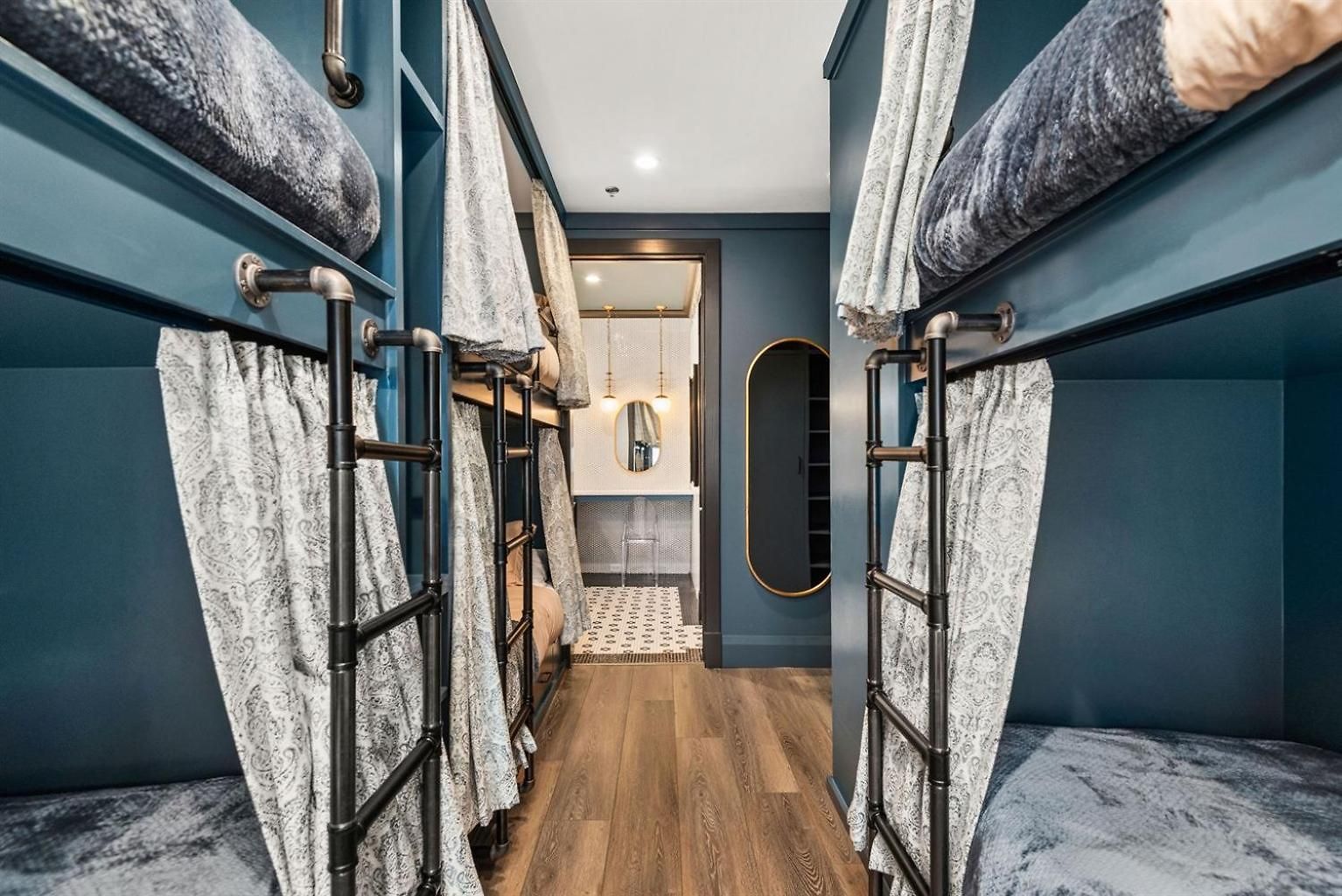 The Songbird-luxury Penthouse Steps To Broadway