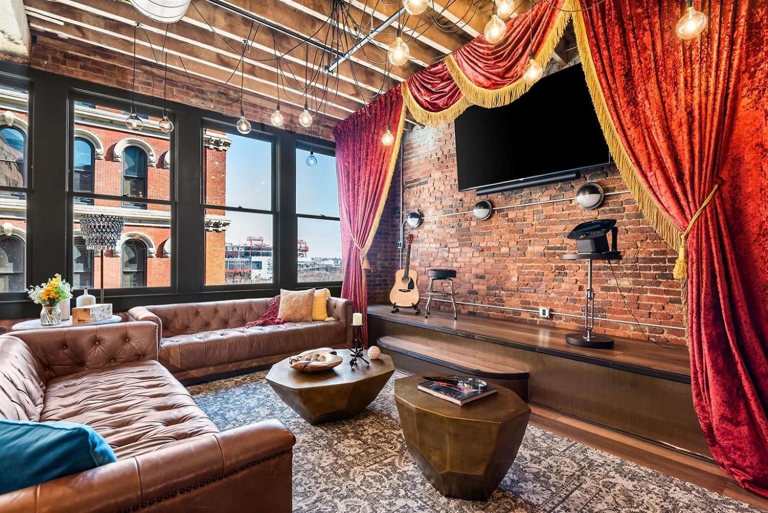 The Velvet Songbird Downtown Luxe Sleeps 24 Nashville