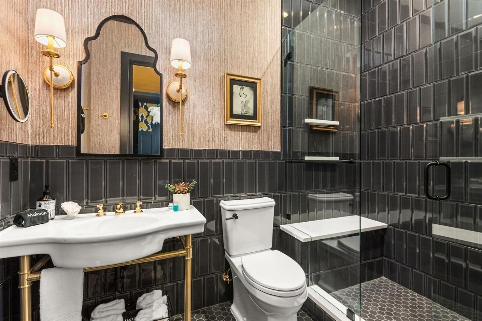 The Songbird-luxury Penthouse Steps To Broadway Holiday home *