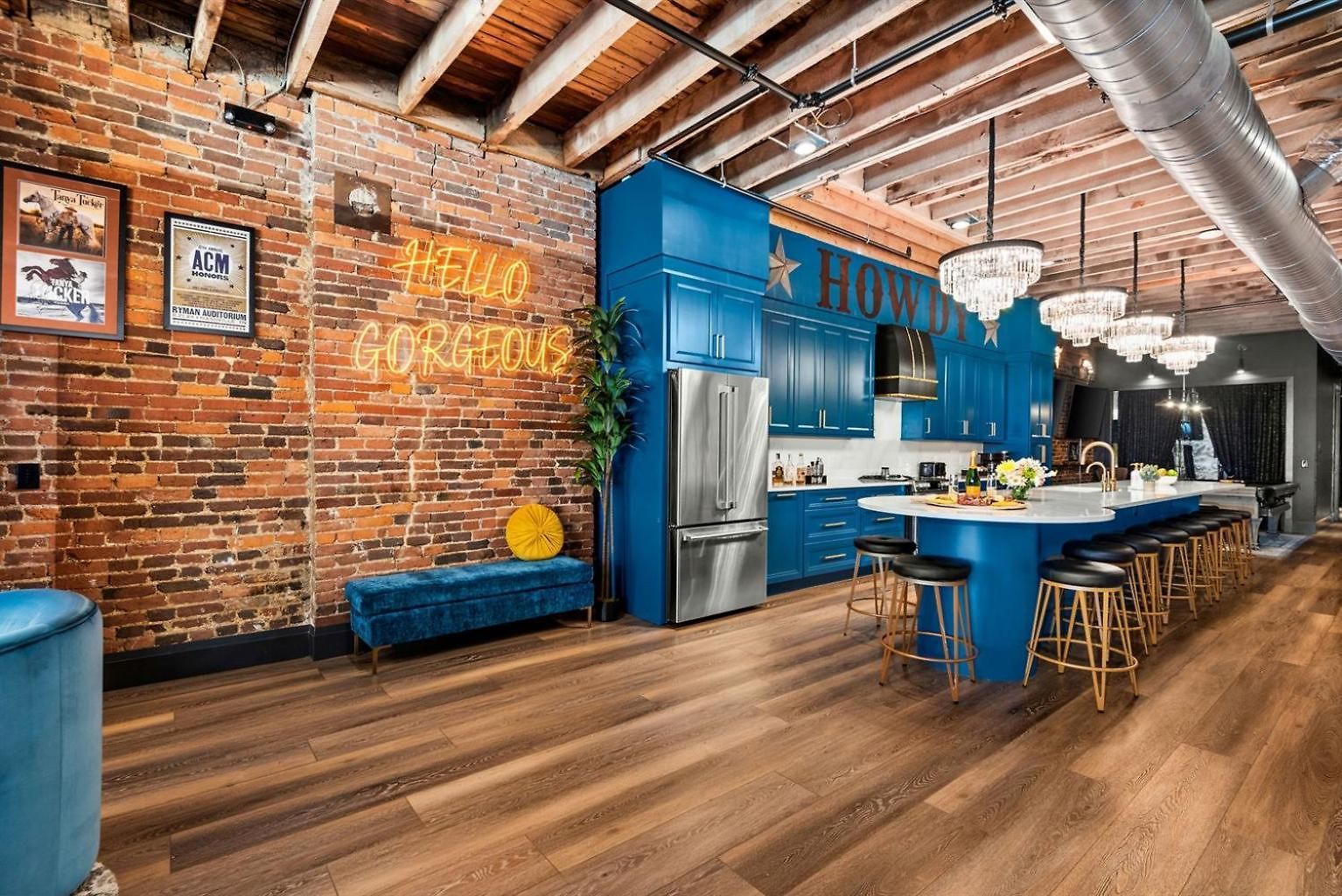 The Velvet Songbird Downtown Luxe Sleeps 24