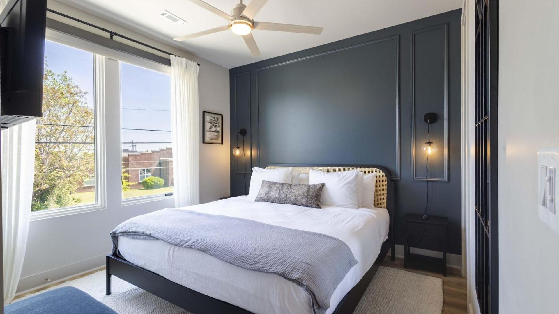 Amenities - Heated Pool Near Broadway Nashville