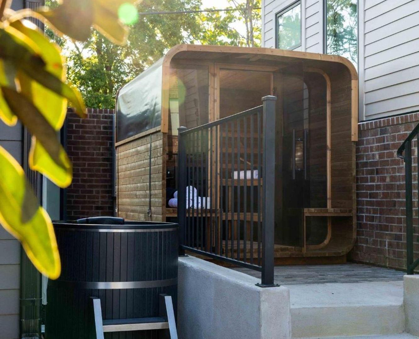 Heated Pool, Sauna & Firepit | Walk To Live Music *