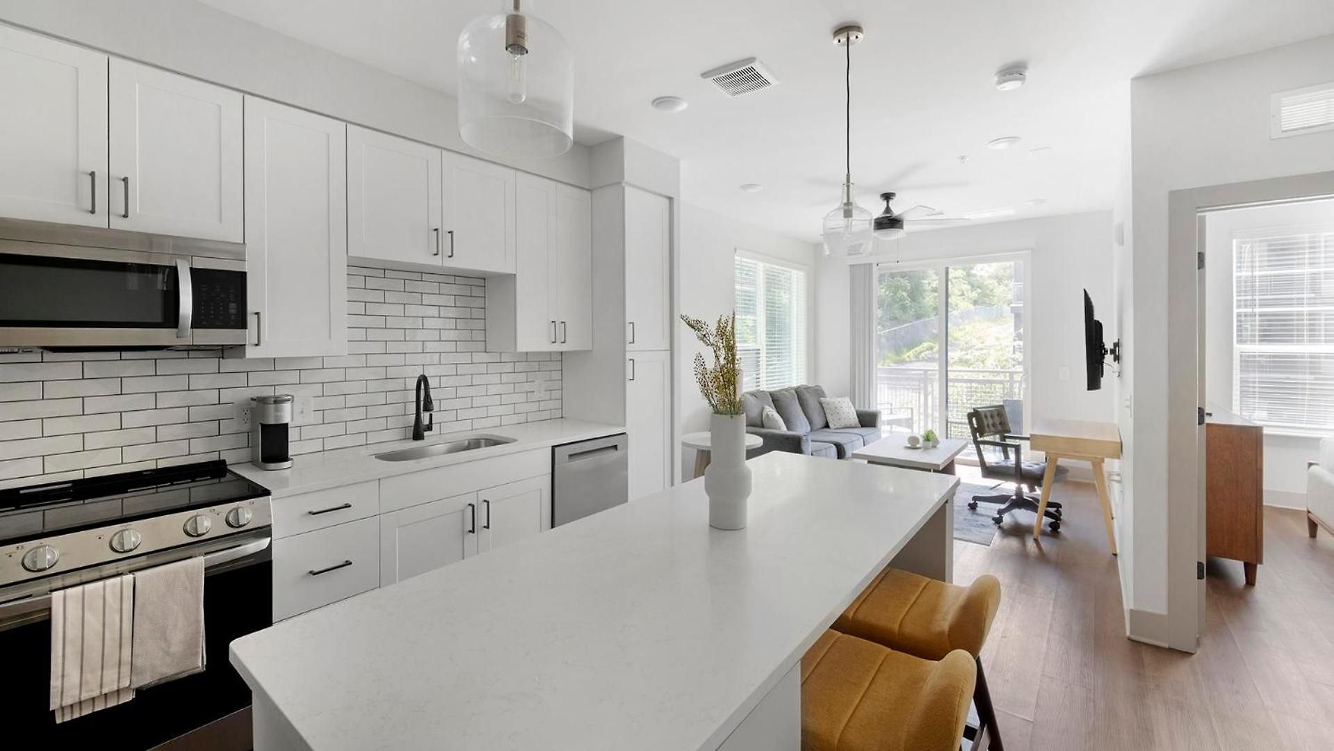 Landing Modern 2bd Gym Courtyard *