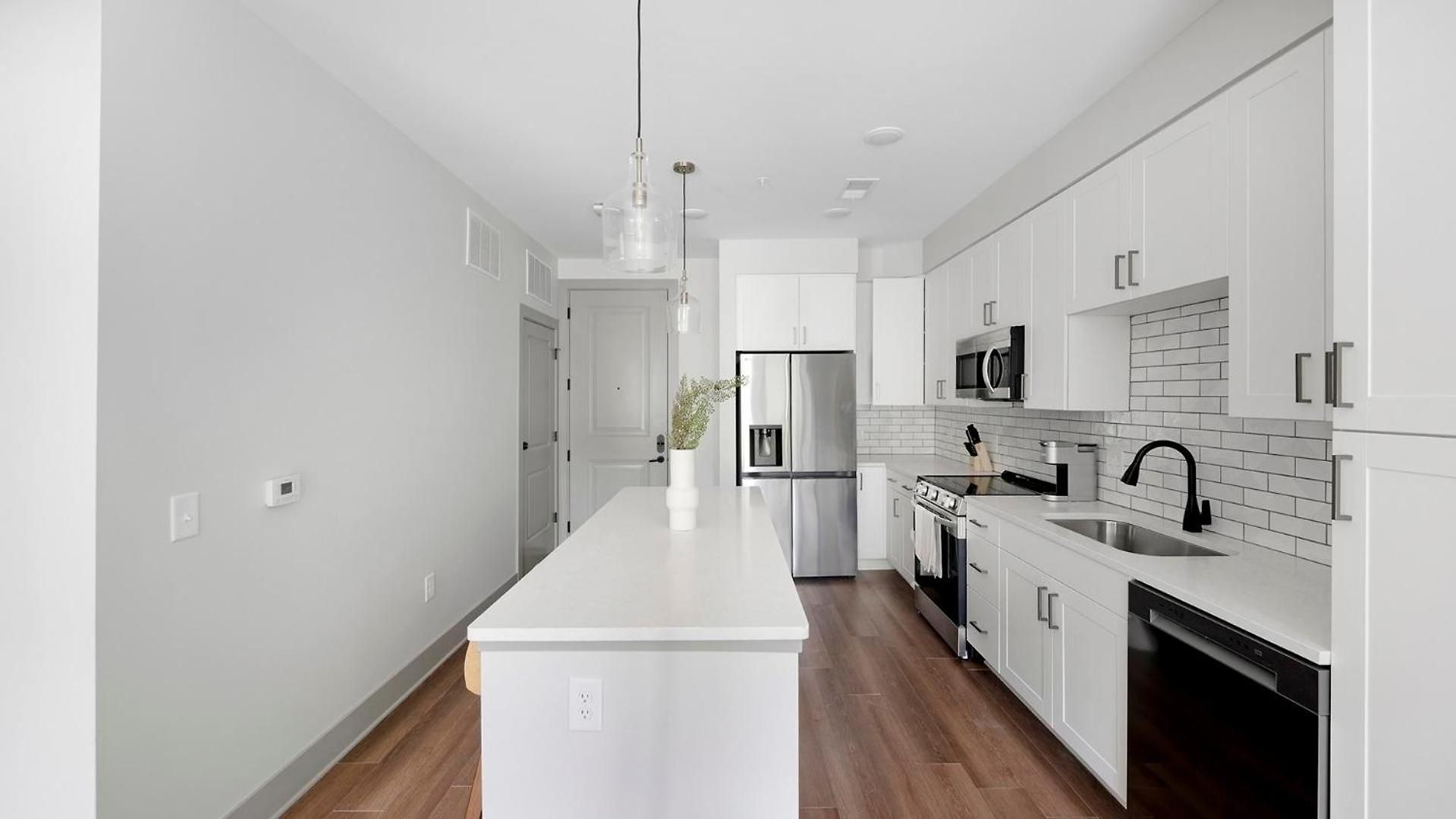 Landing Modern 2bd Gym Courtyard Apartment *