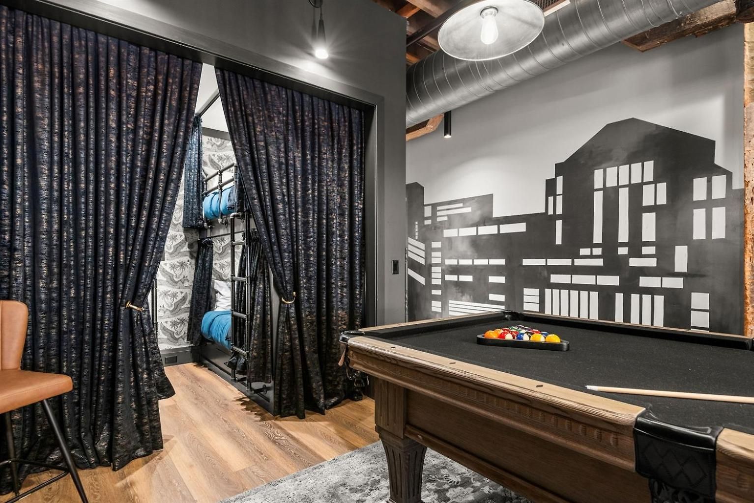 Holiday home The Velvet Songbird Downtown Luxe Sleeps 24 Nashville