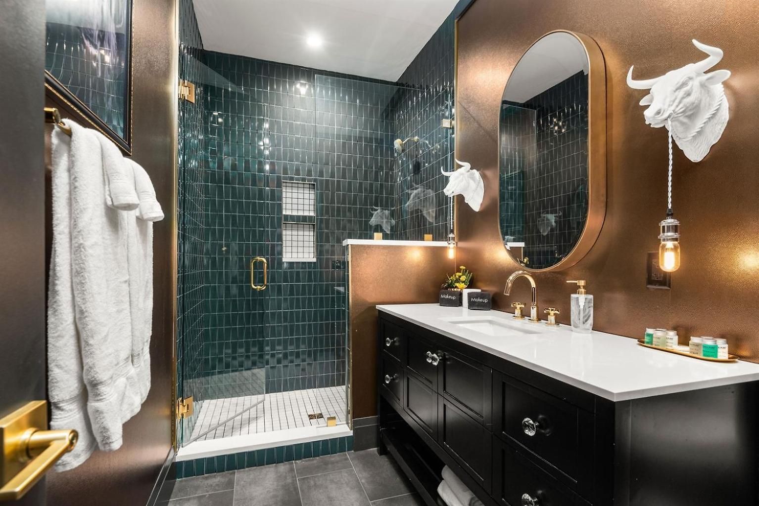 The Velvet Vault-luxury Downtown Loft With River View & Walk To Broadway