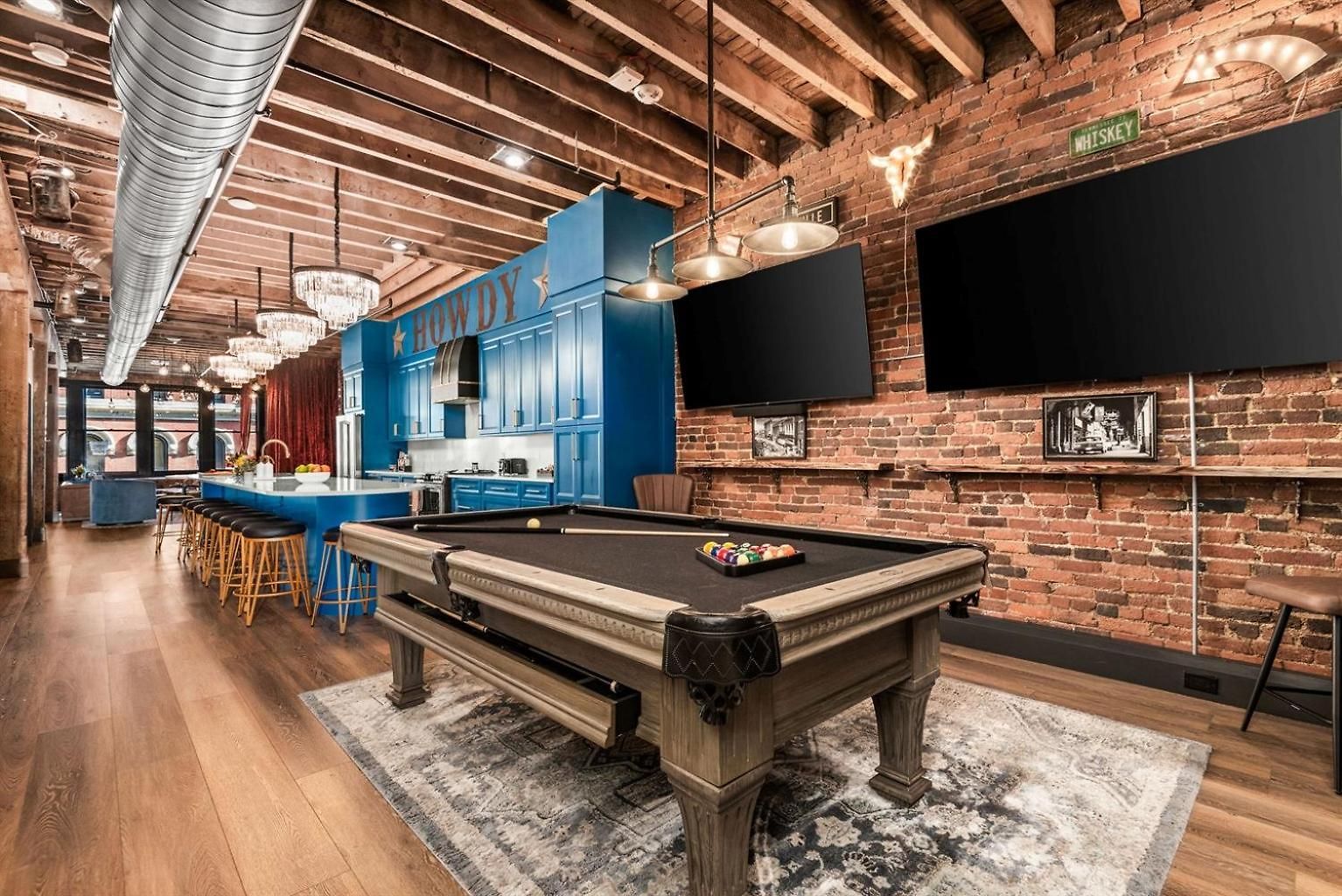 Holiday home The Velvet Songbird Downtown Luxe Sleeps 24 Nashville