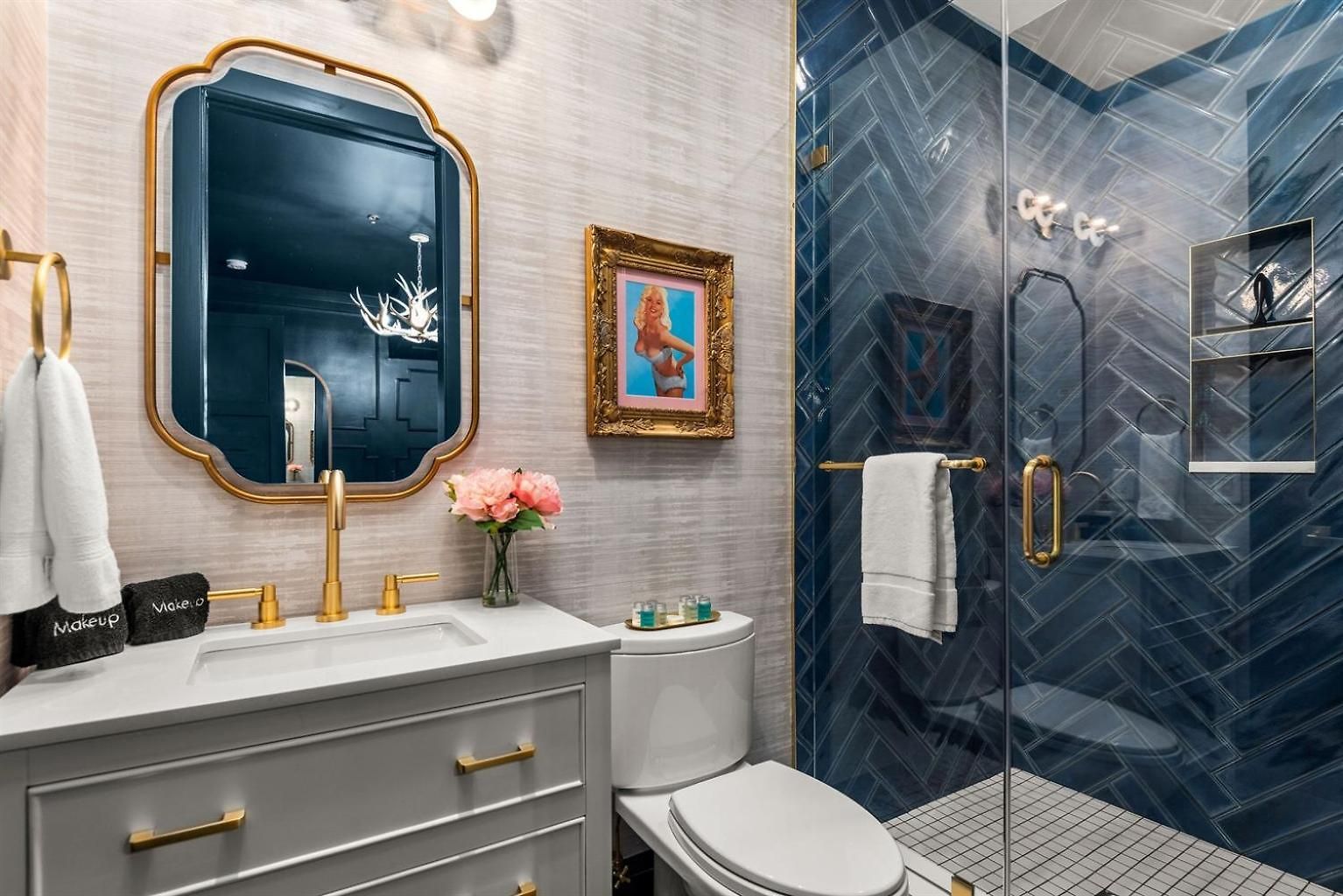 The Velvet Songbird Downtown Luxe Sleeps 24