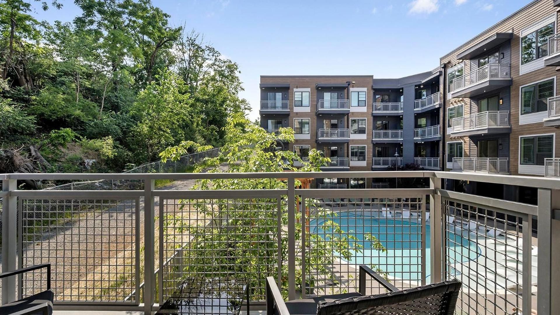 Landing Modern 2bd Gym Courtyard Apartment *