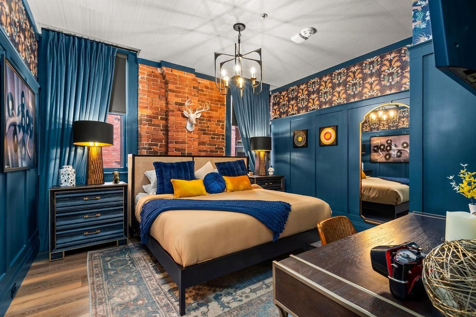 Holiday home The Velvet Songbird Downtown Luxe Sleeps 24 Nashville