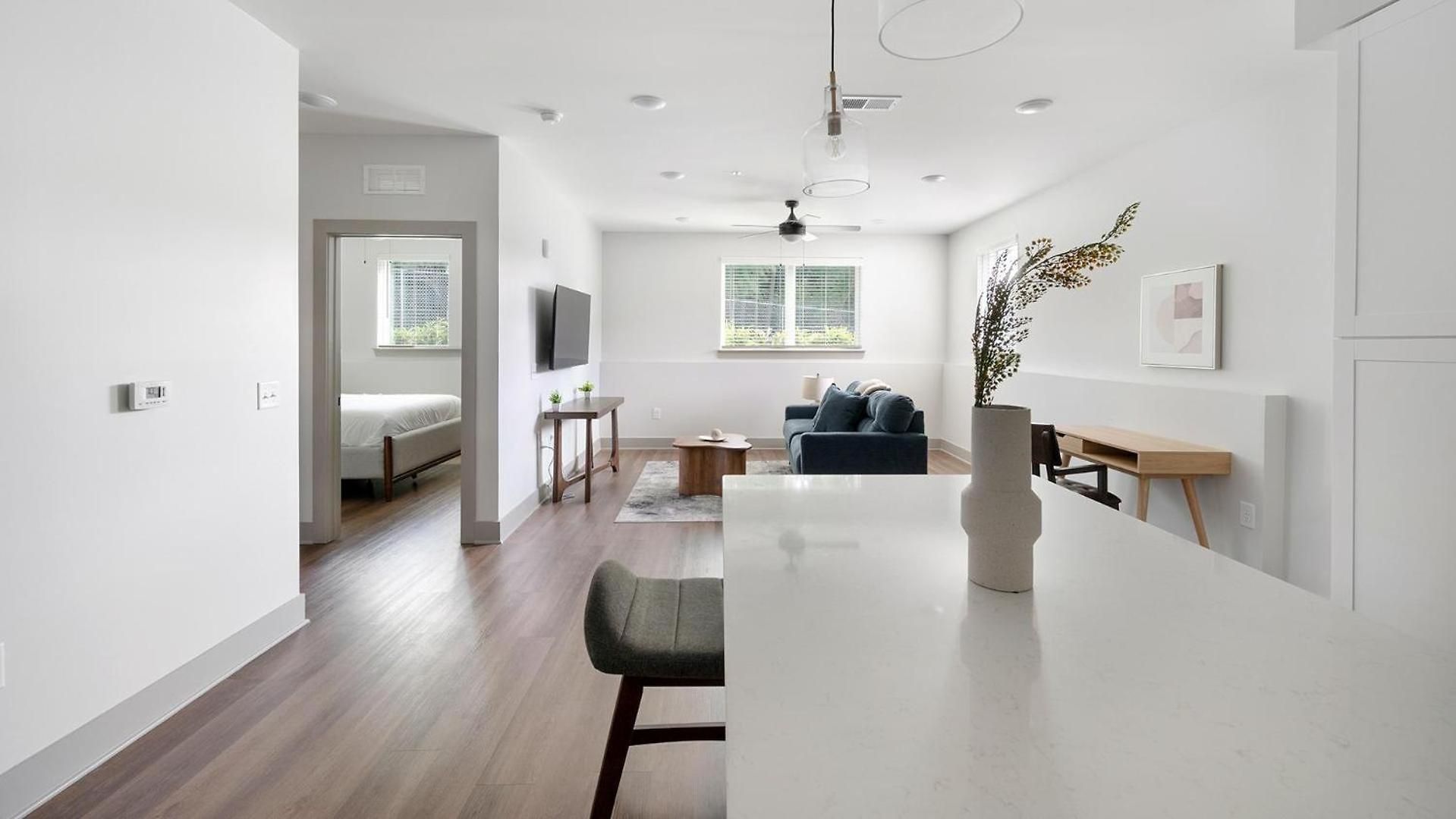 Landing Modern 2bd Gym Courtyard * Nashville