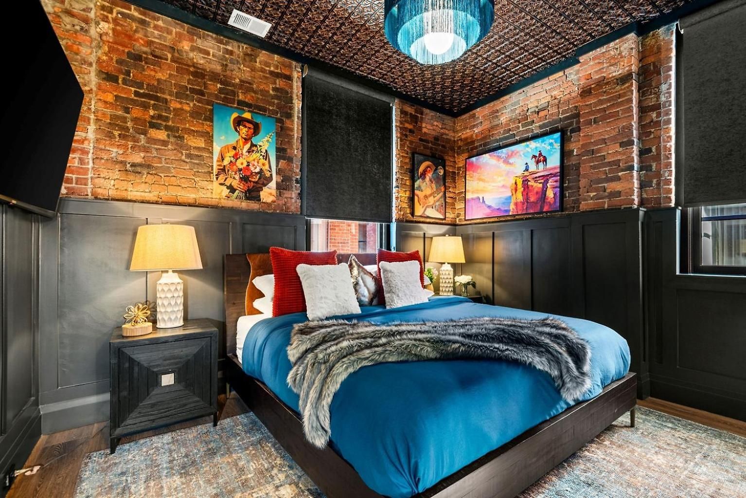 Holiday home The Velvet Songbird Downtown Luxe Sleeps 24