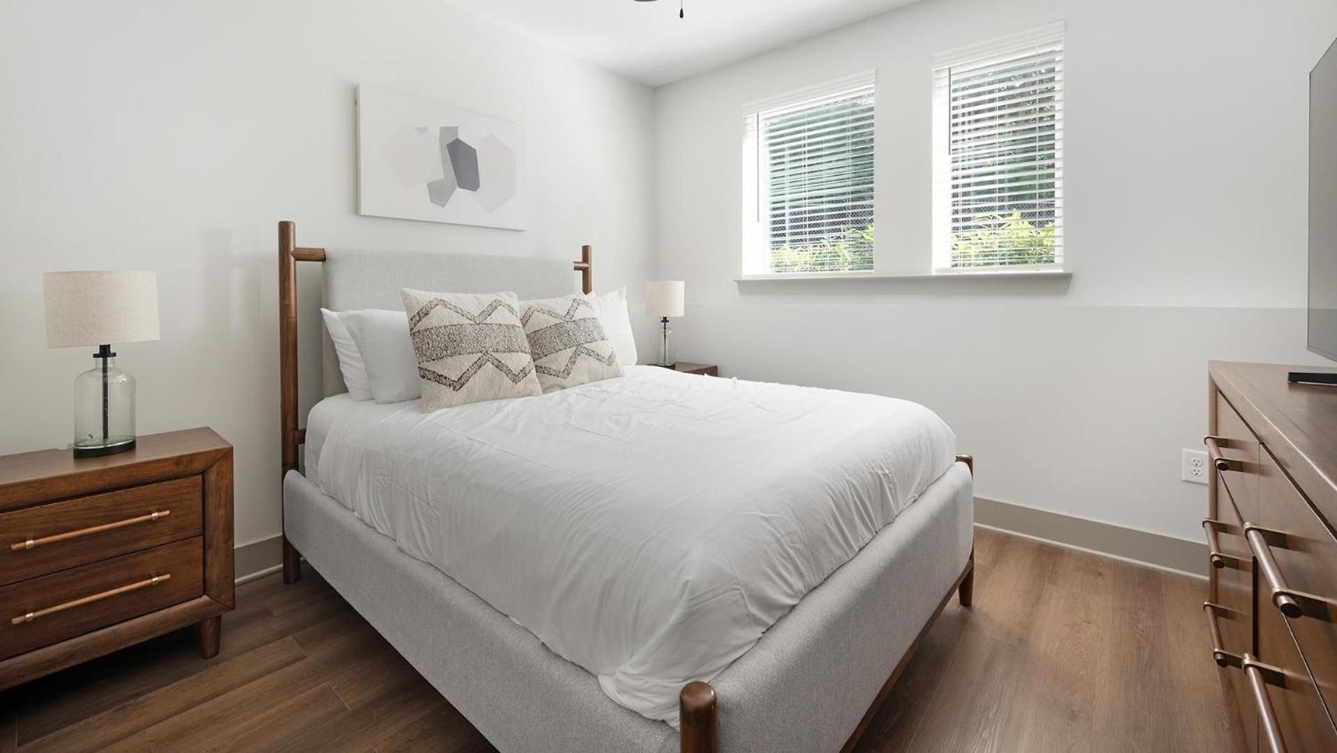 Landing Modern 2bd Gym Courtyard * Nashville
