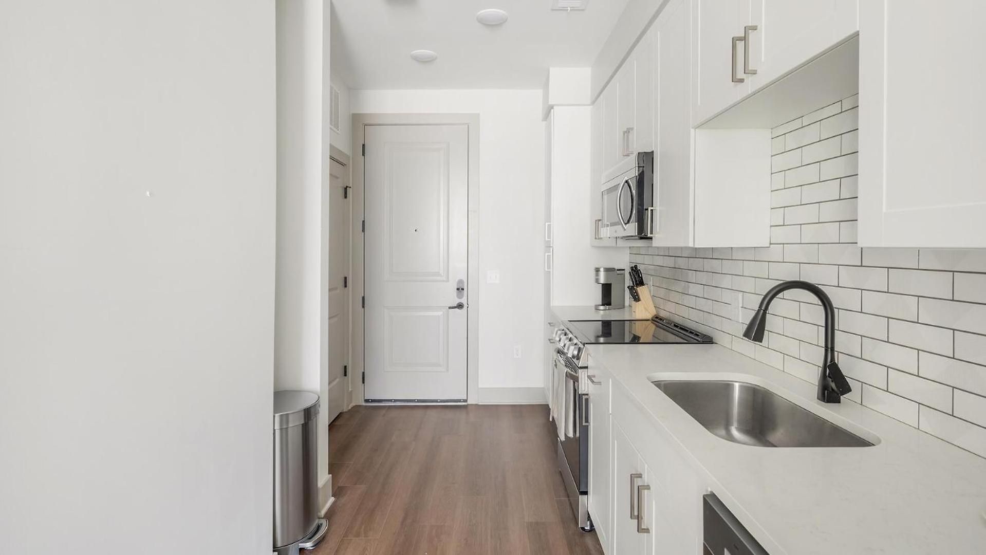Landing Modern 2bd Gym Courtyard Nashville