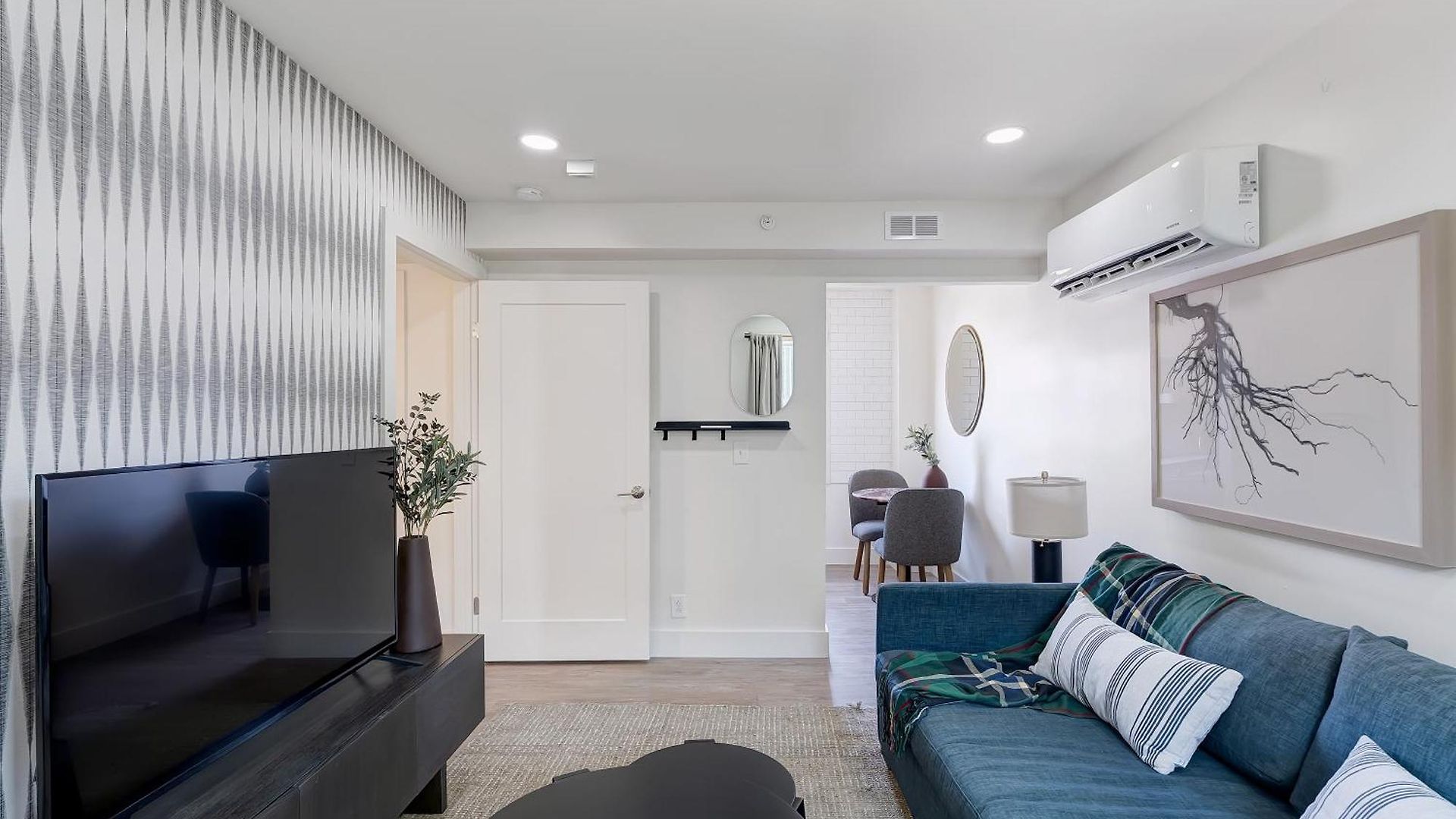 Hotel 1705 State Street 5*