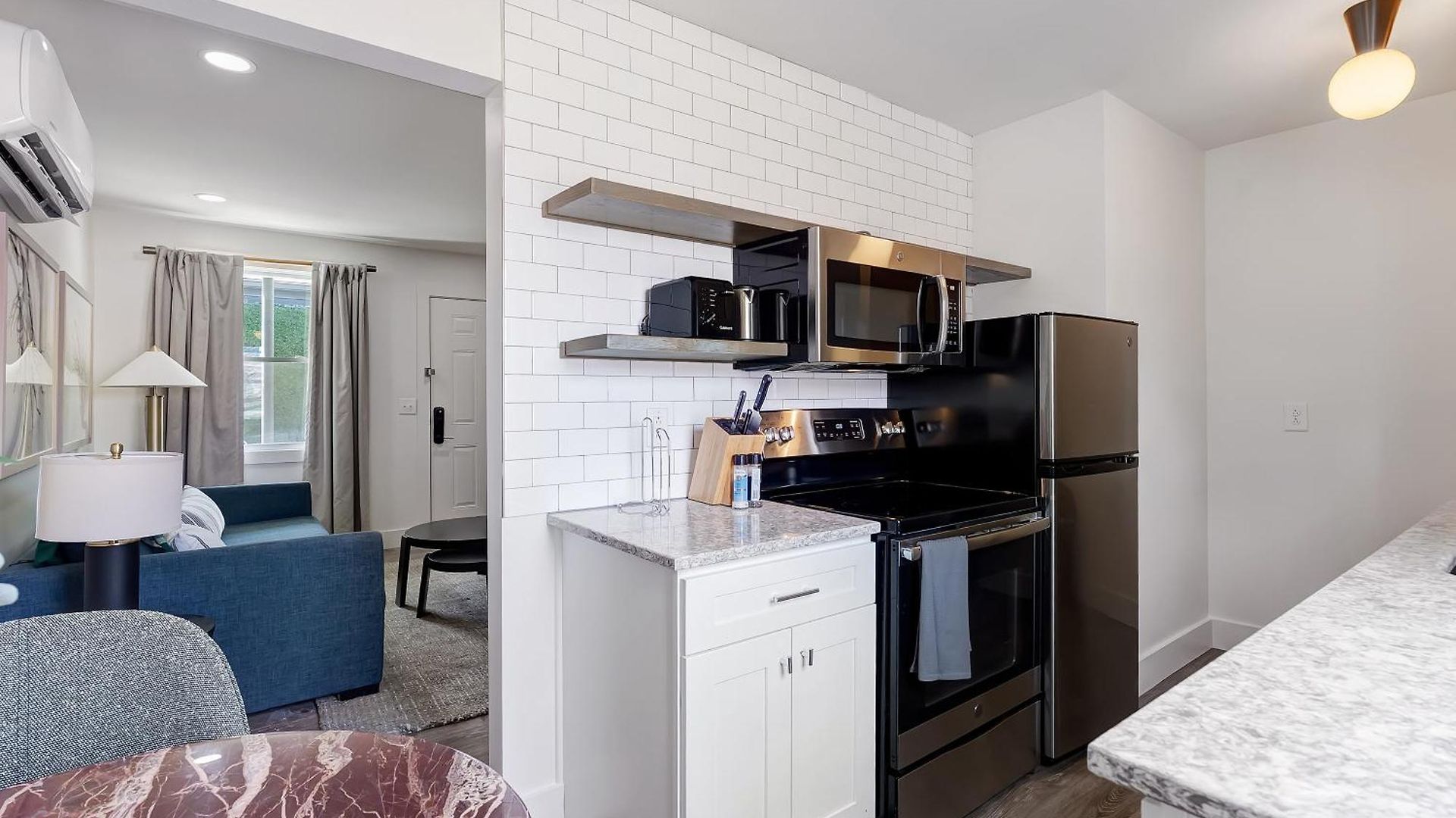 Hotel 1705 State Street 5*