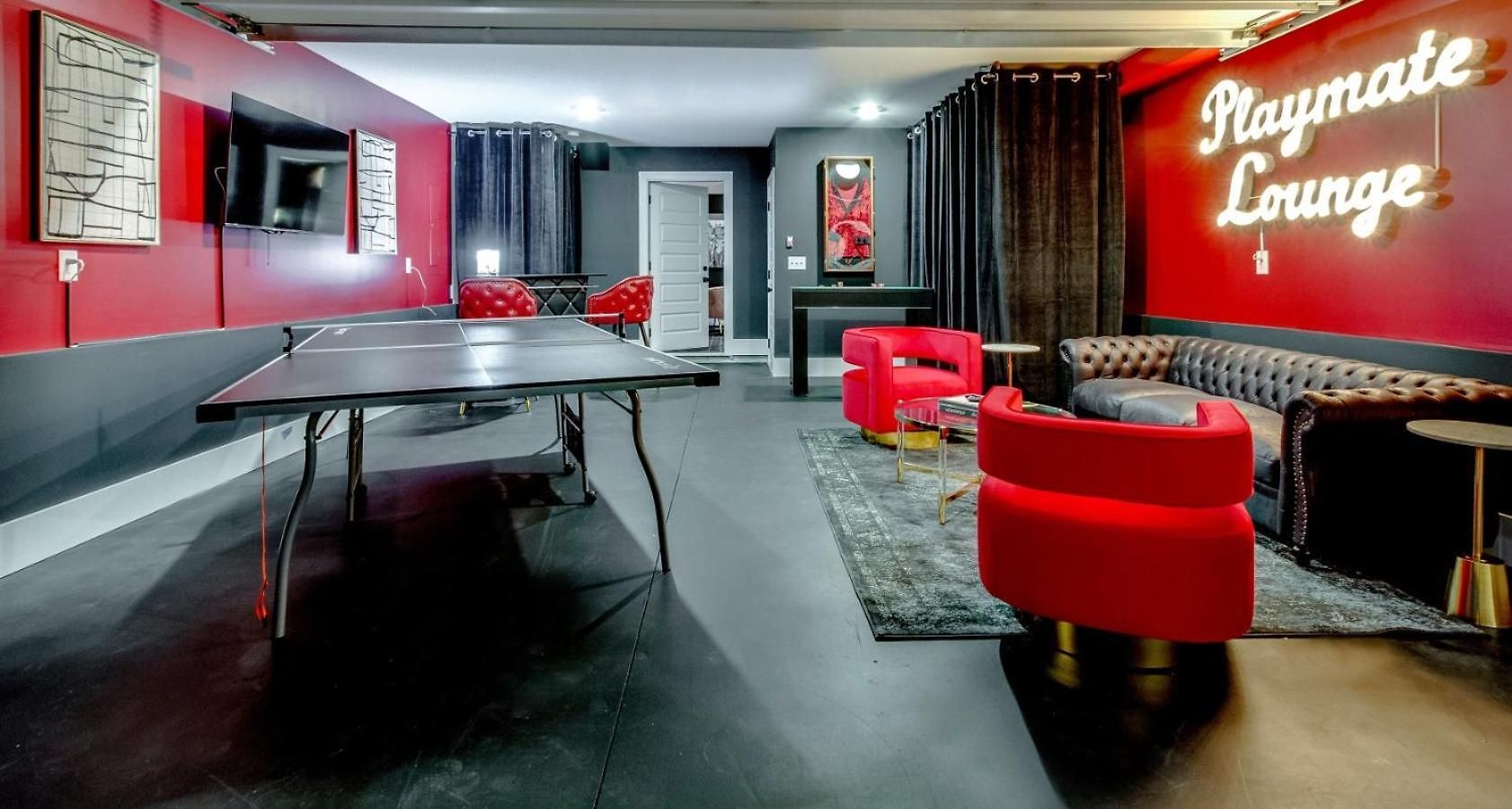 Playmate Lounge Rooftop Hot Tub Game Holiday home