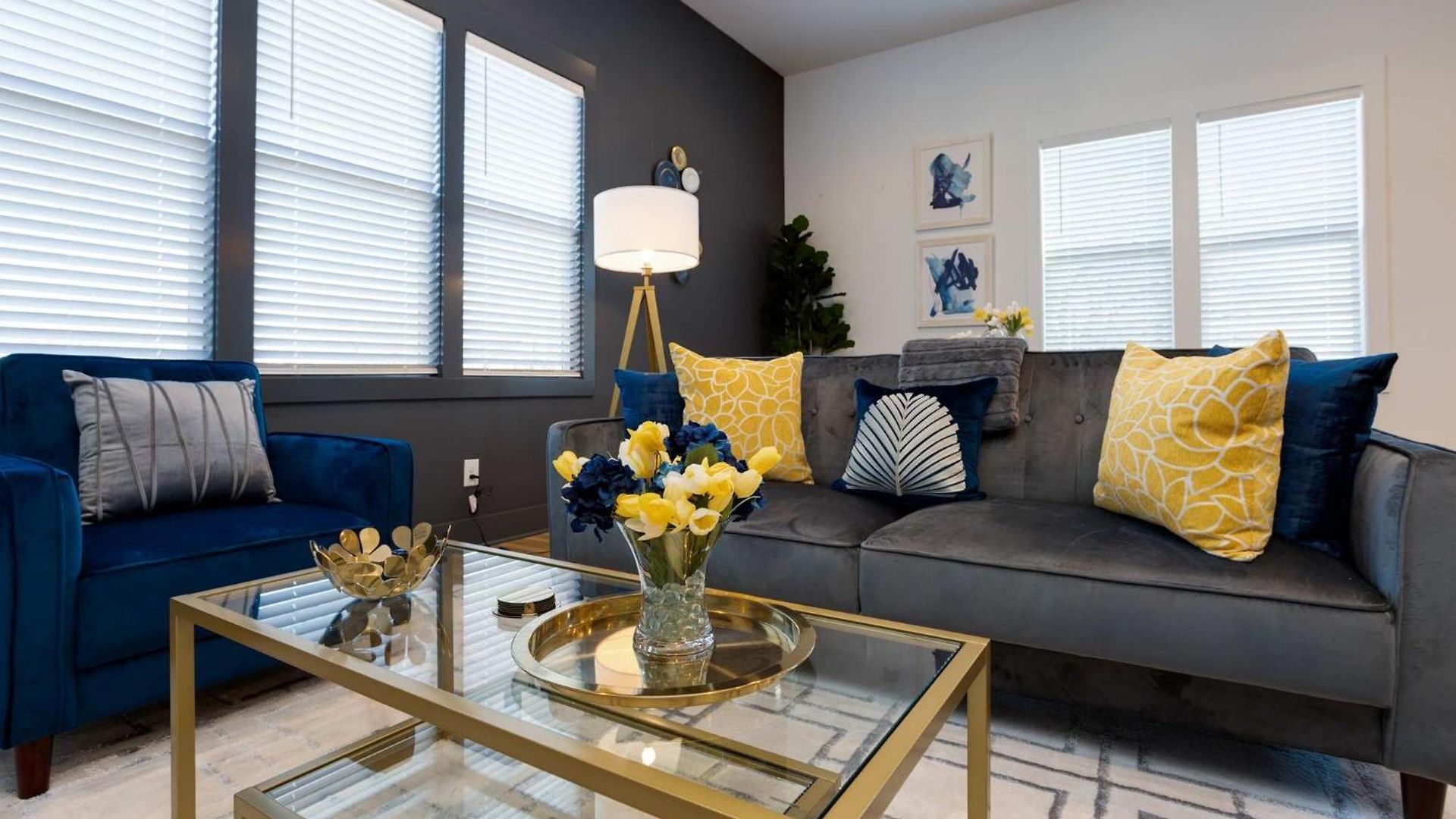 Twin Townhomes - 8br Sleeps 24 Near Dt Holiday home