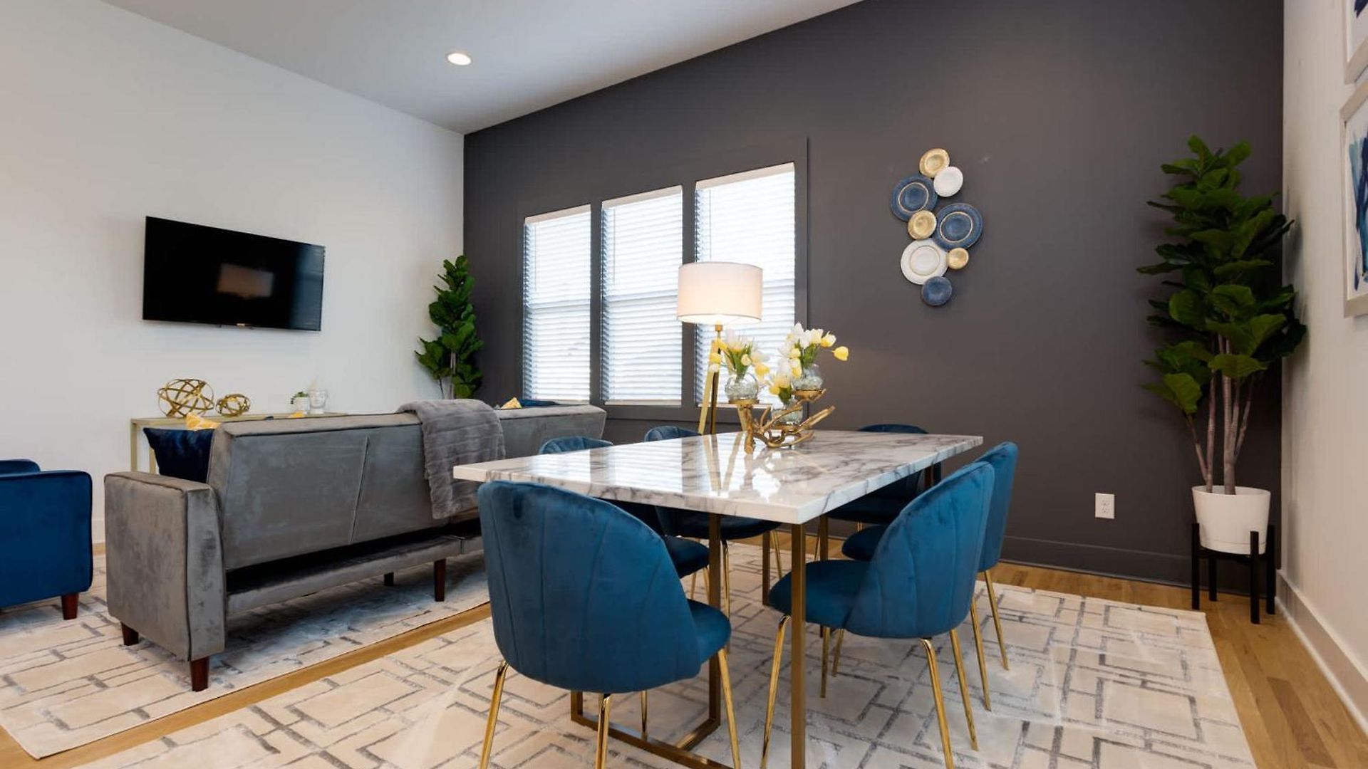 Twin Townhomes - 8br Sleeps 24 Near Dt Holiday home