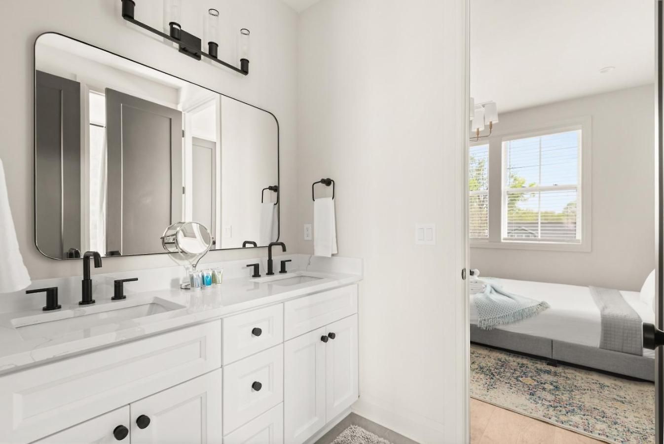 Germantown Gem 4br Sleeps 10 Minutes To Downtown