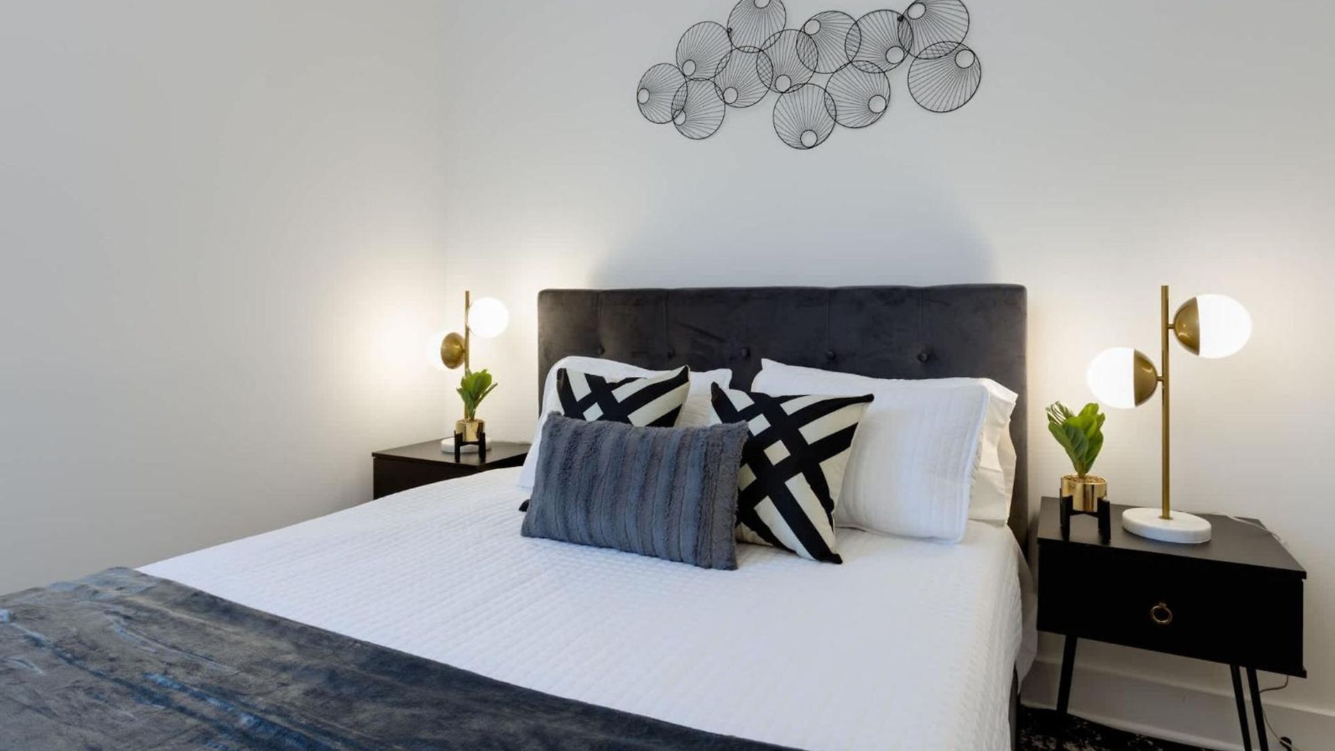 Twin Townhomes - 8br Sleeps 24 Near Dt Holiday home *