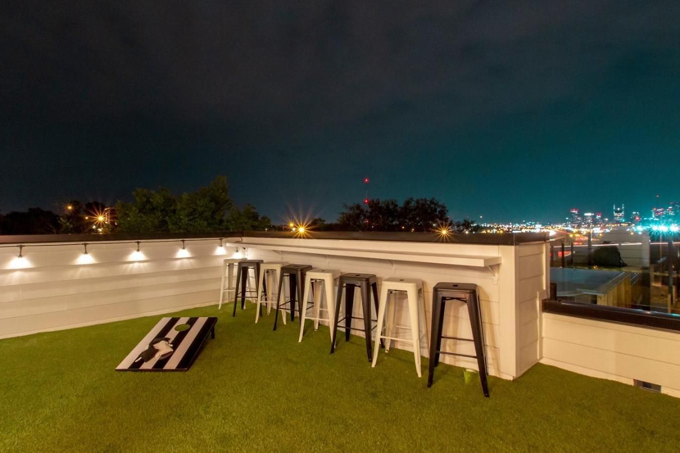 Playmate Lounge Rooftop Hot Tub Game