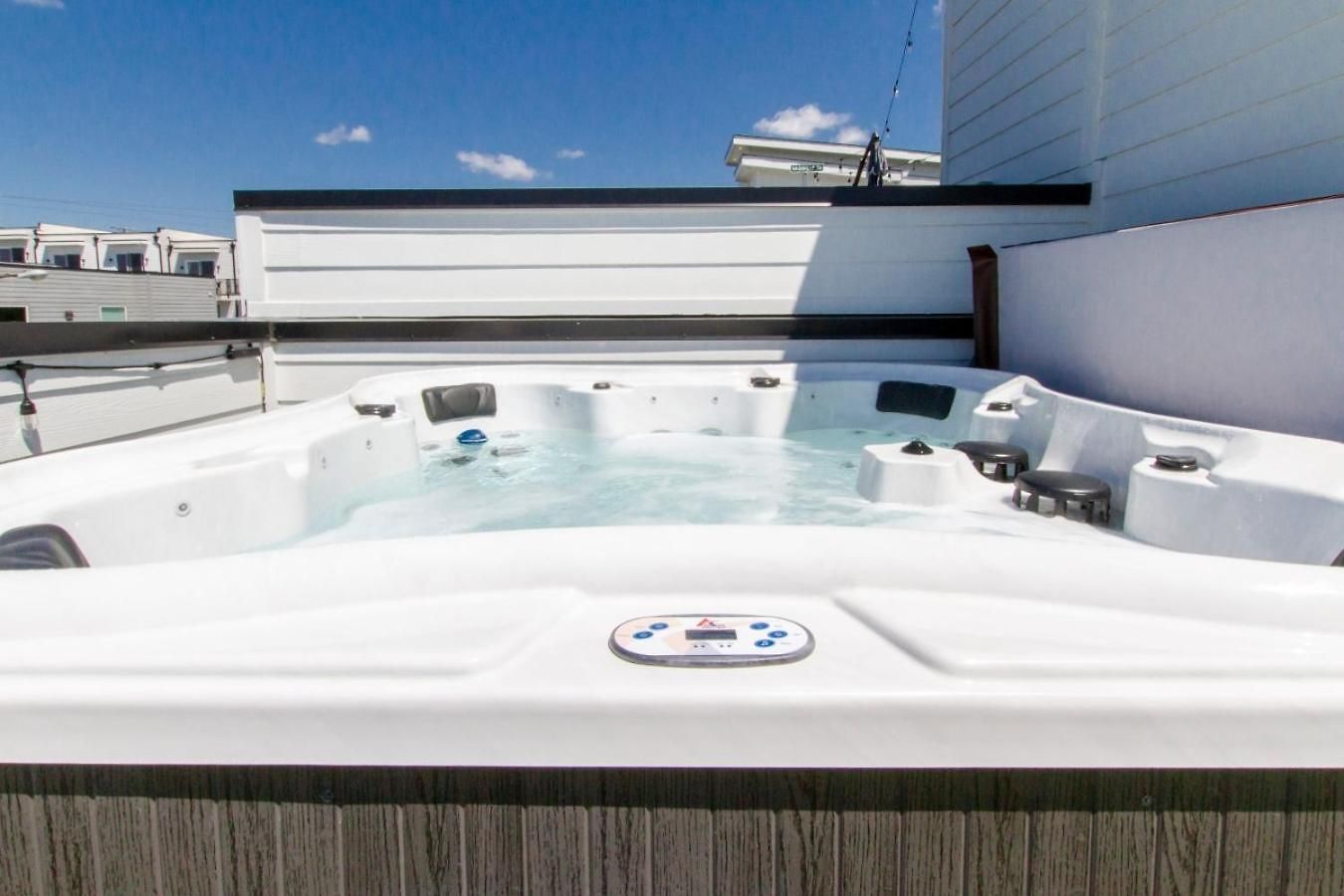 Playmate Lounge Rooftop Hot Tub Game Holiday home Nashville