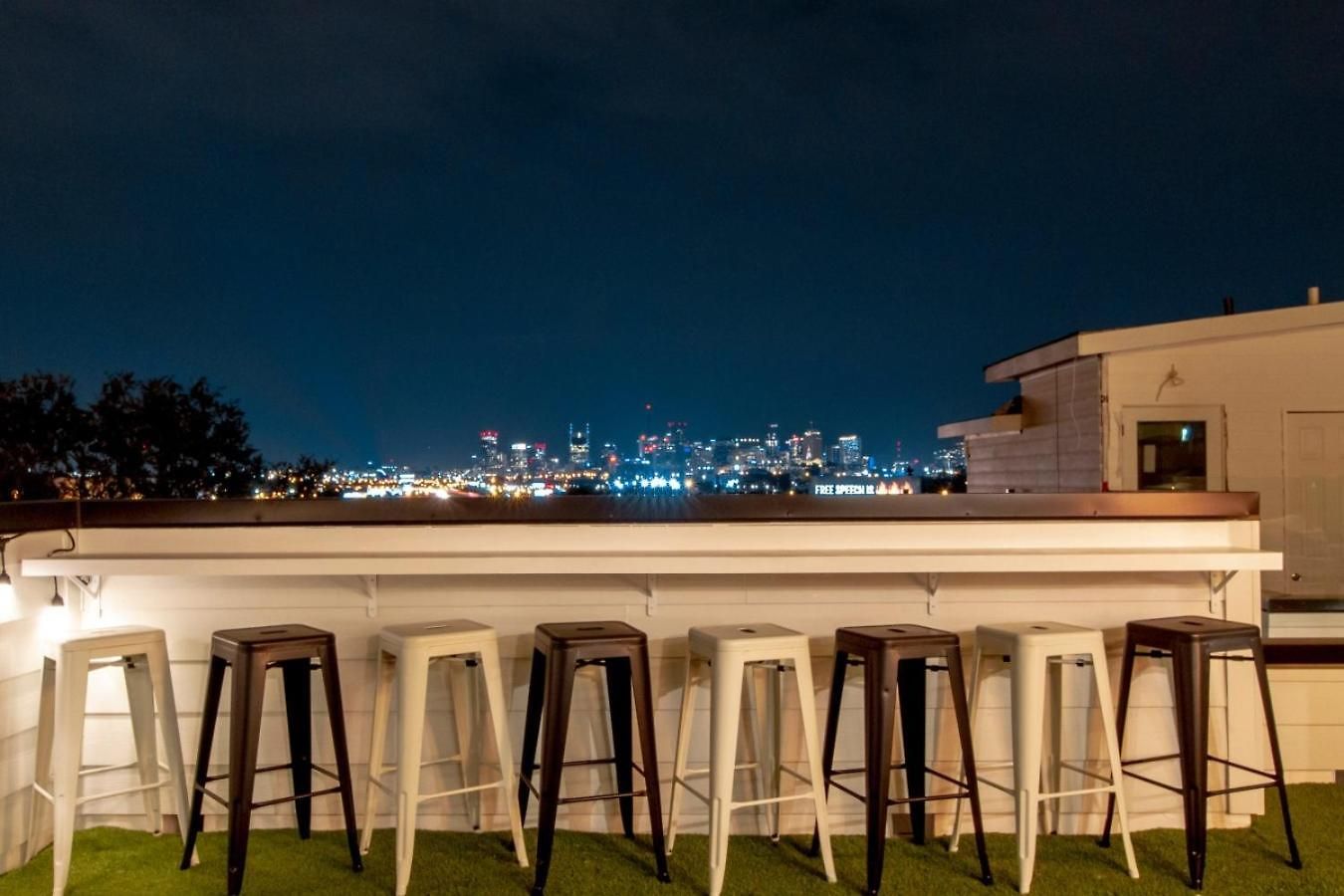 Playmate Lounge Rooftop Hot Tub Game Holiday home