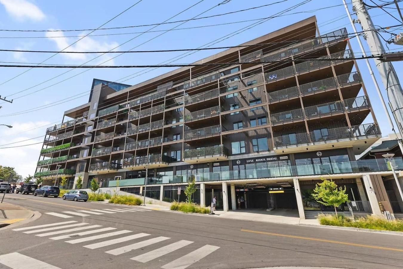 Apartment Upscale In Downtown With Pool, Balcony, Gym And Garage