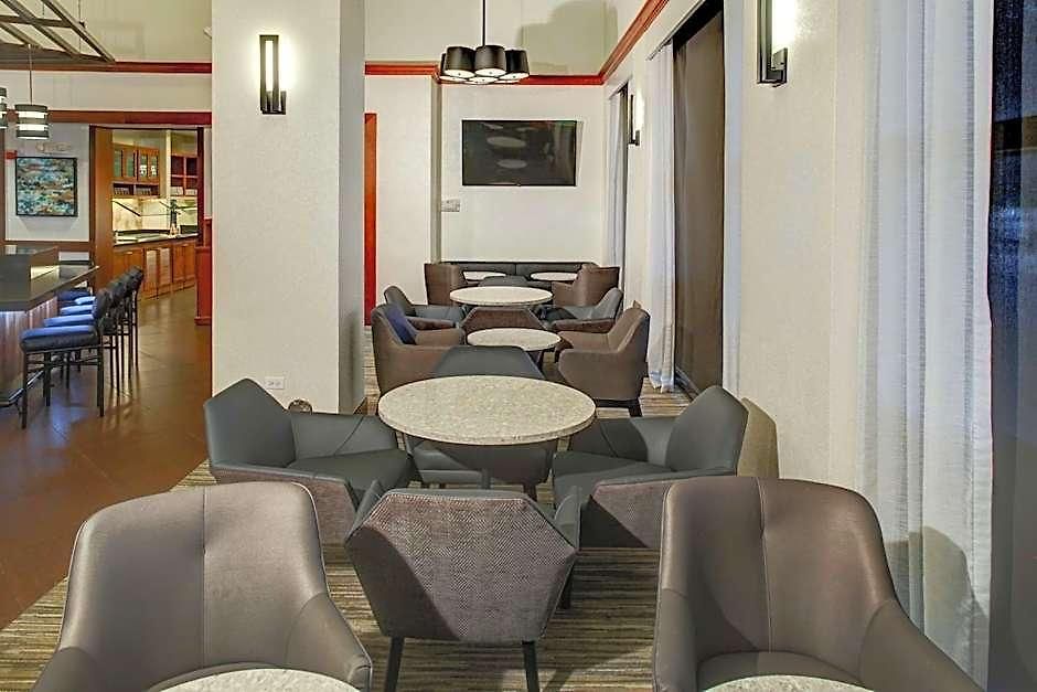 Hyatt Select Opryland 3*
