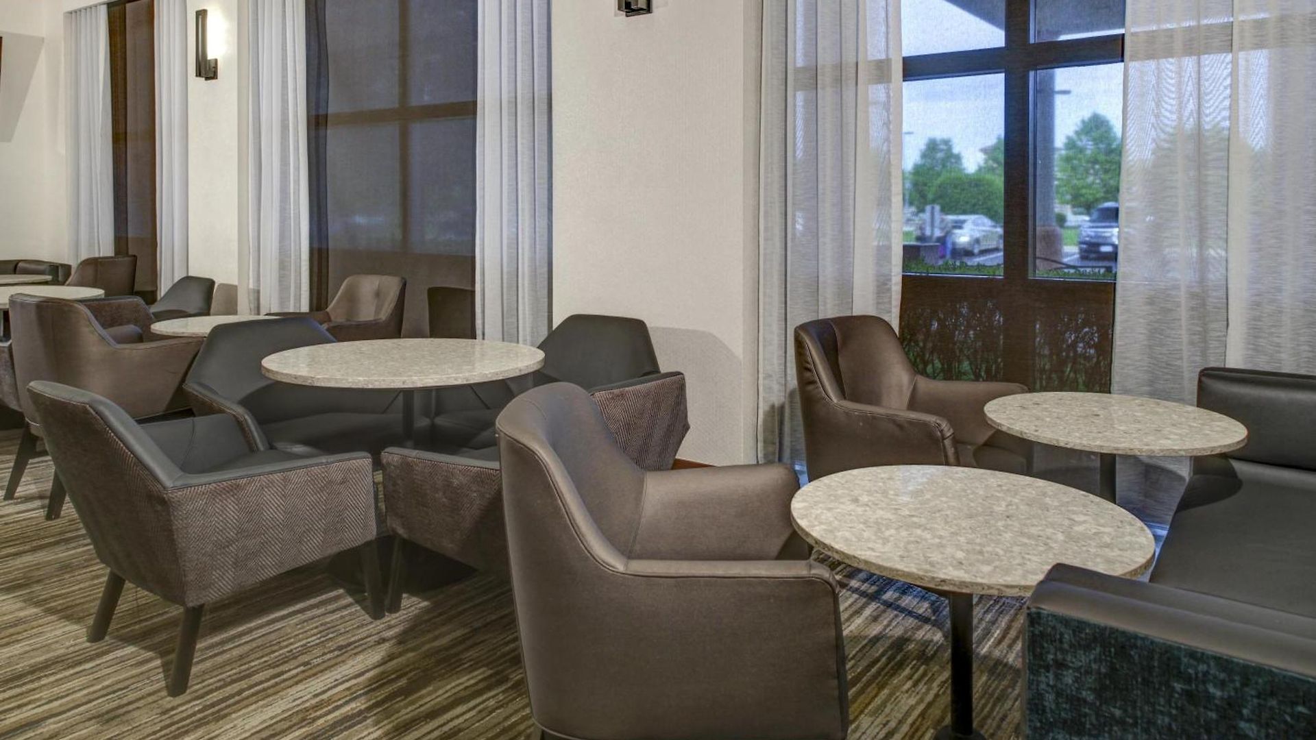 Hyatt Select Opryland 3*