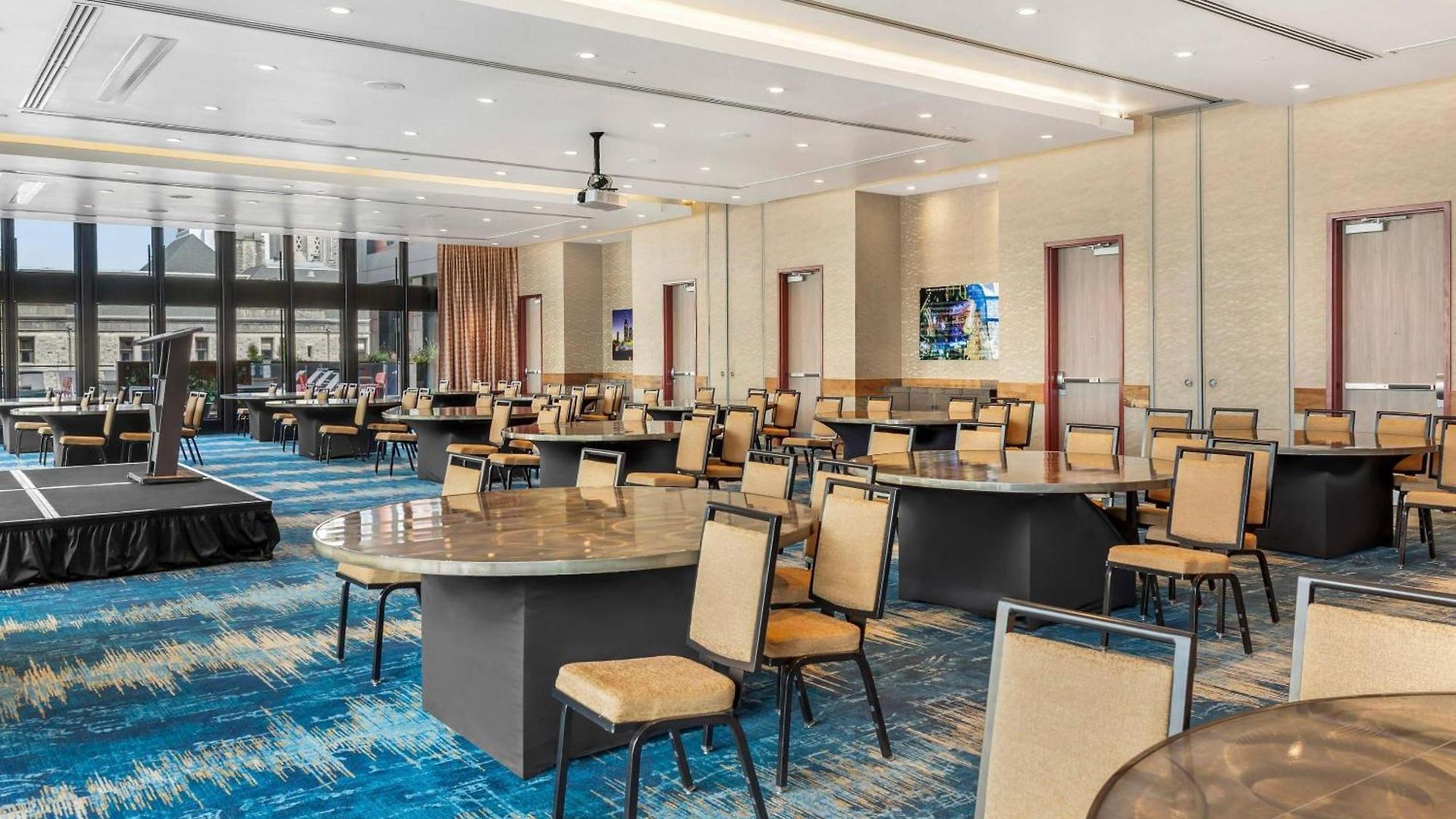 Hotel Cambria Downtown 4*