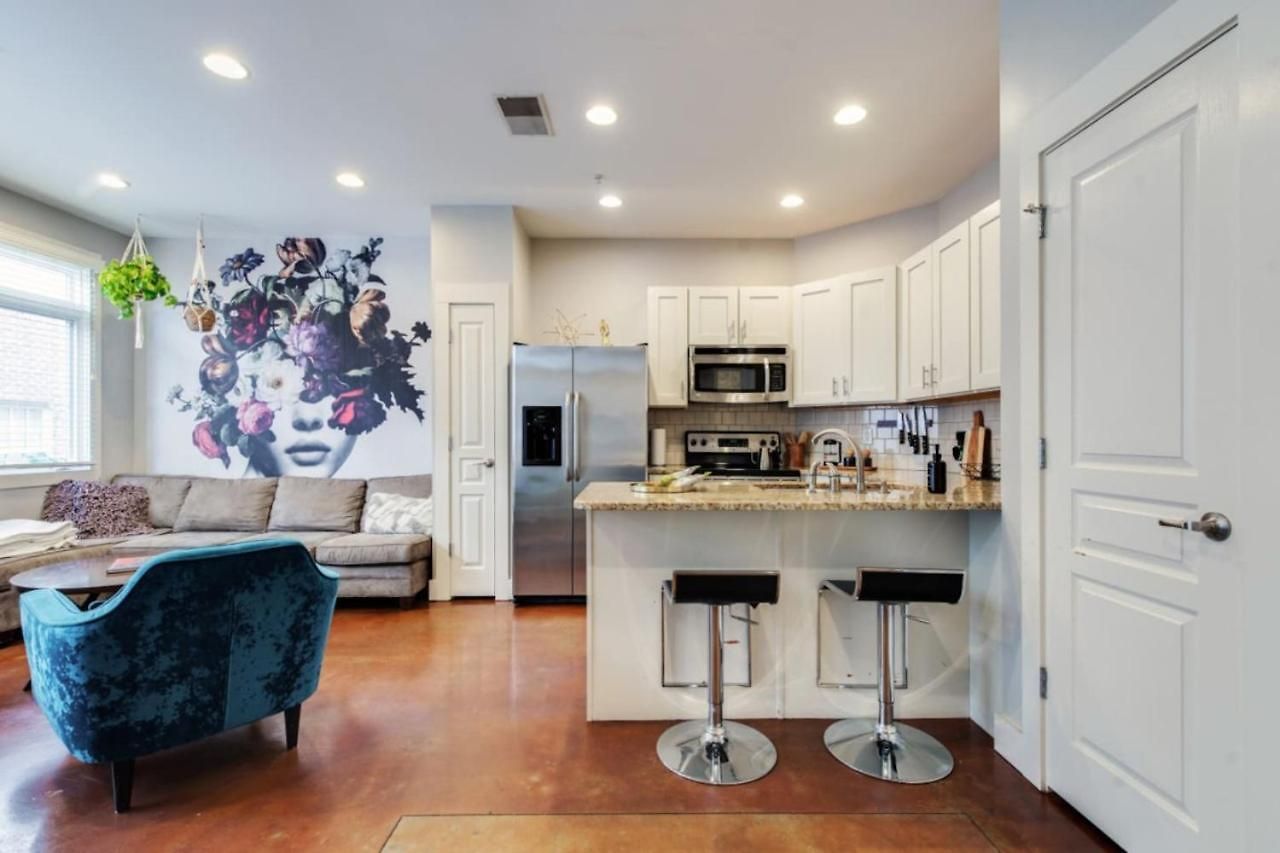 West End Townhome With 2 En-suites And Free Private Parking Holiday home *