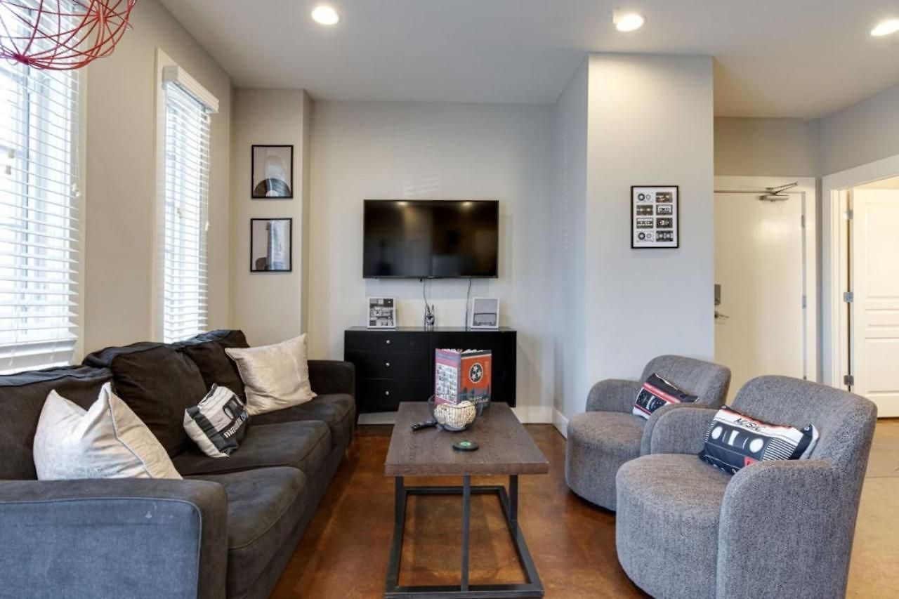 Music Row Luxury - Two King Bedrooms - Private Garage & Ensuite Baths * Nashville