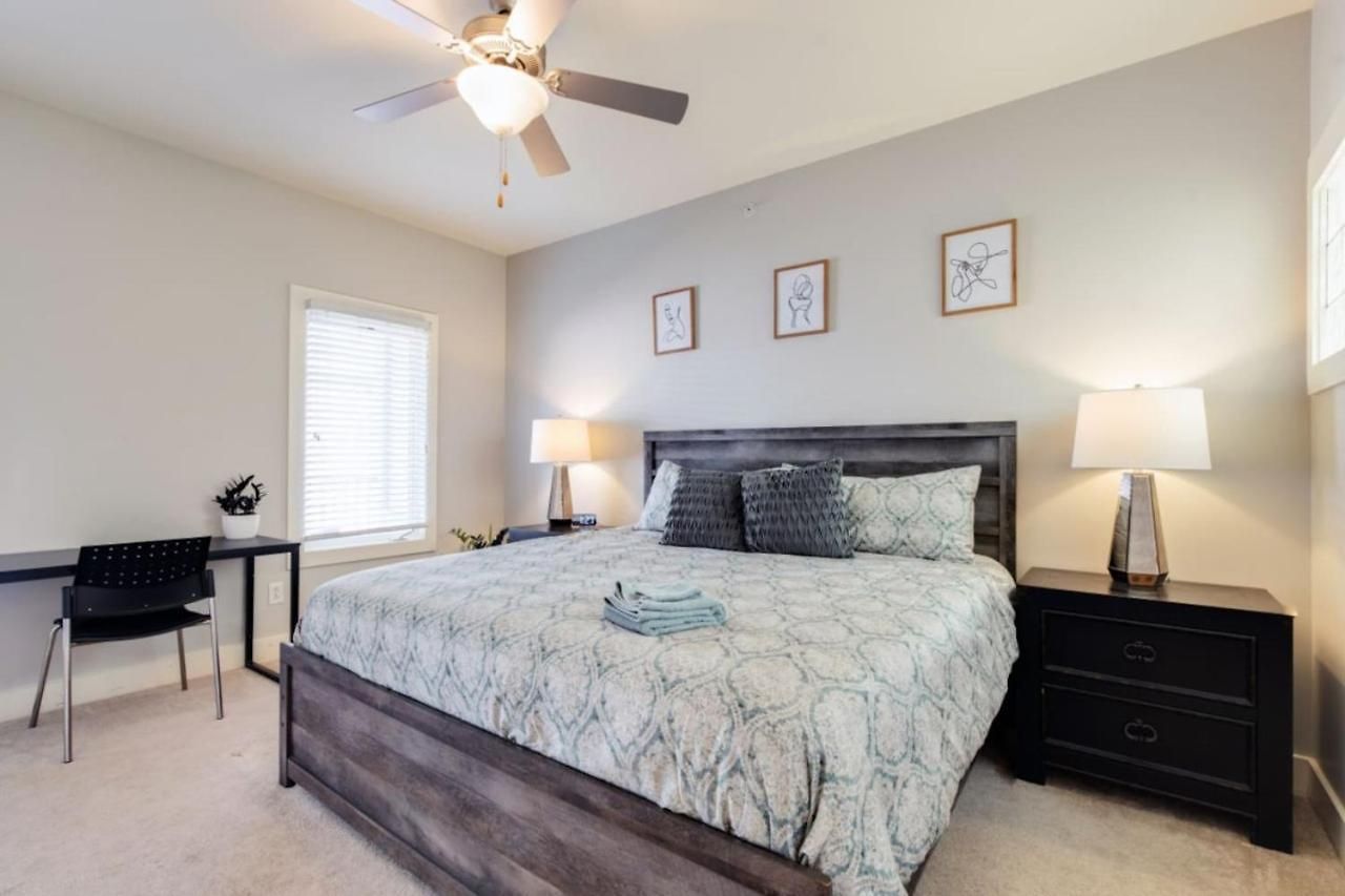 Holiday home West End Townhome With 2 En-suites And Free Private Parking