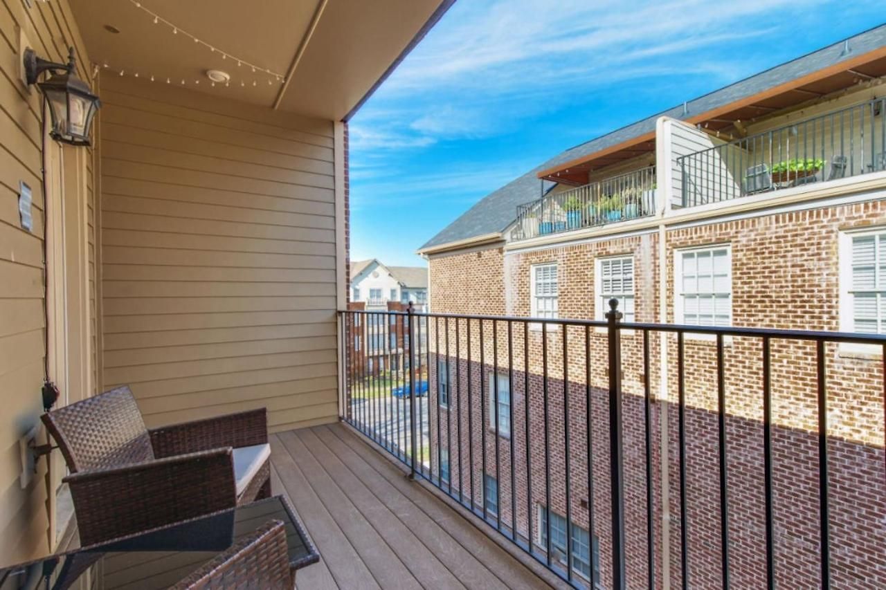 West End Townhome With 2 En-suites And Free Private Parking *