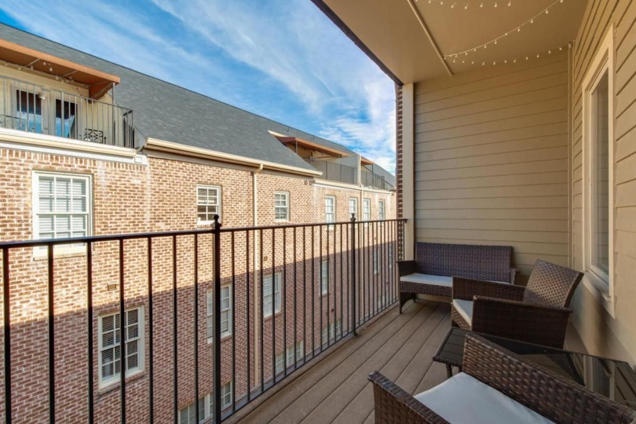 West End Townhome With 2 En-suites And Free Private Parking *