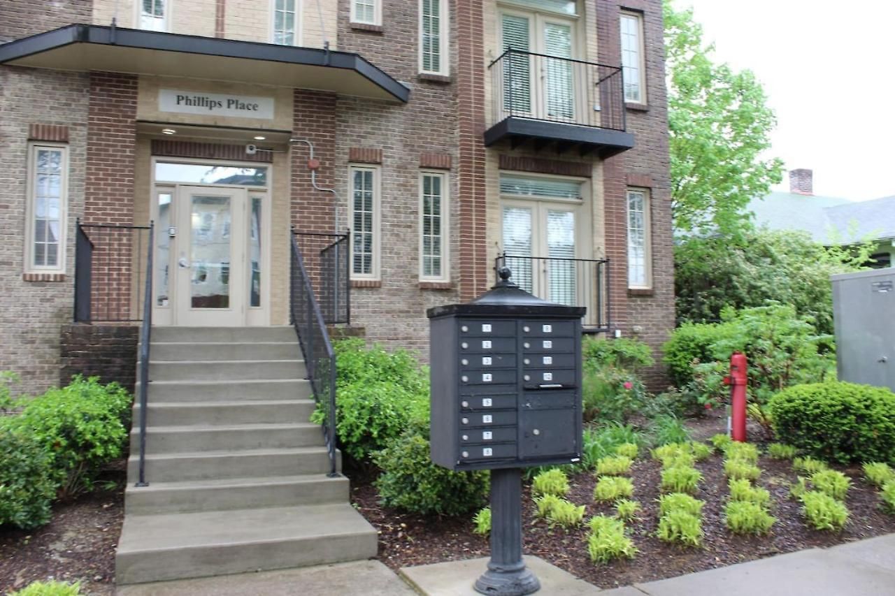 West End Townhome With 2 En-suites And Free Private Parking *