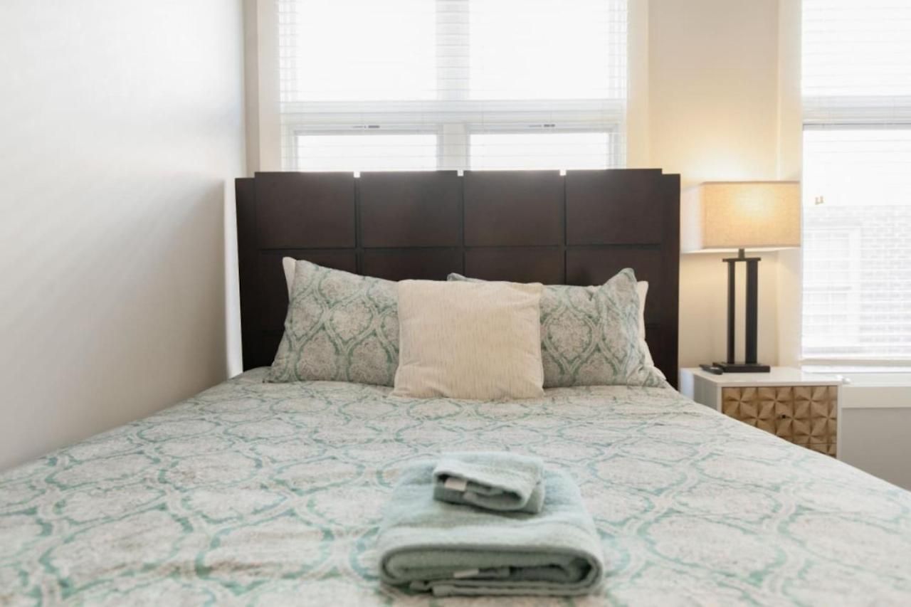 West End Townhome With 2 En-suites And Free Private Parking