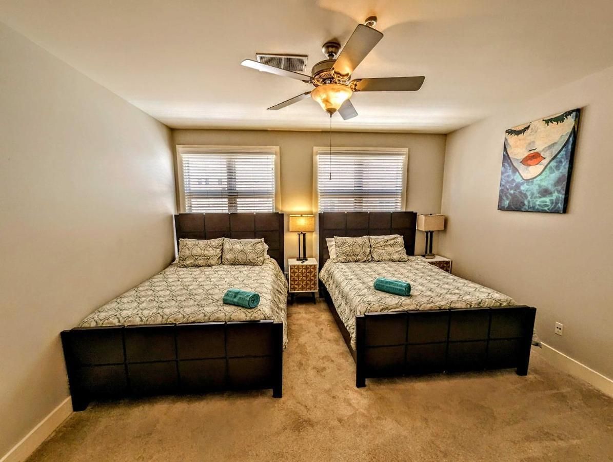 Holiday home West End Townhome With 2 En-suites And Free Private Parking *
