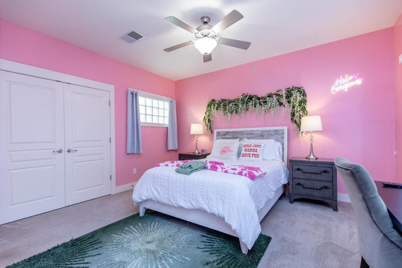 Spacious 3-story West End | Free Garage Parking For 2 | Walk To Vanderbilt & Music Row * Nashville