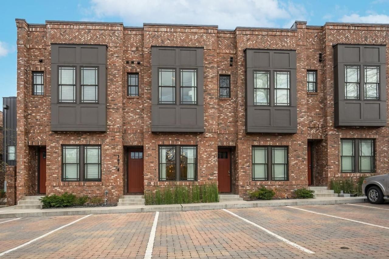 Apartment Heights Townhome With Free Parking & 3 Baths Nashville
