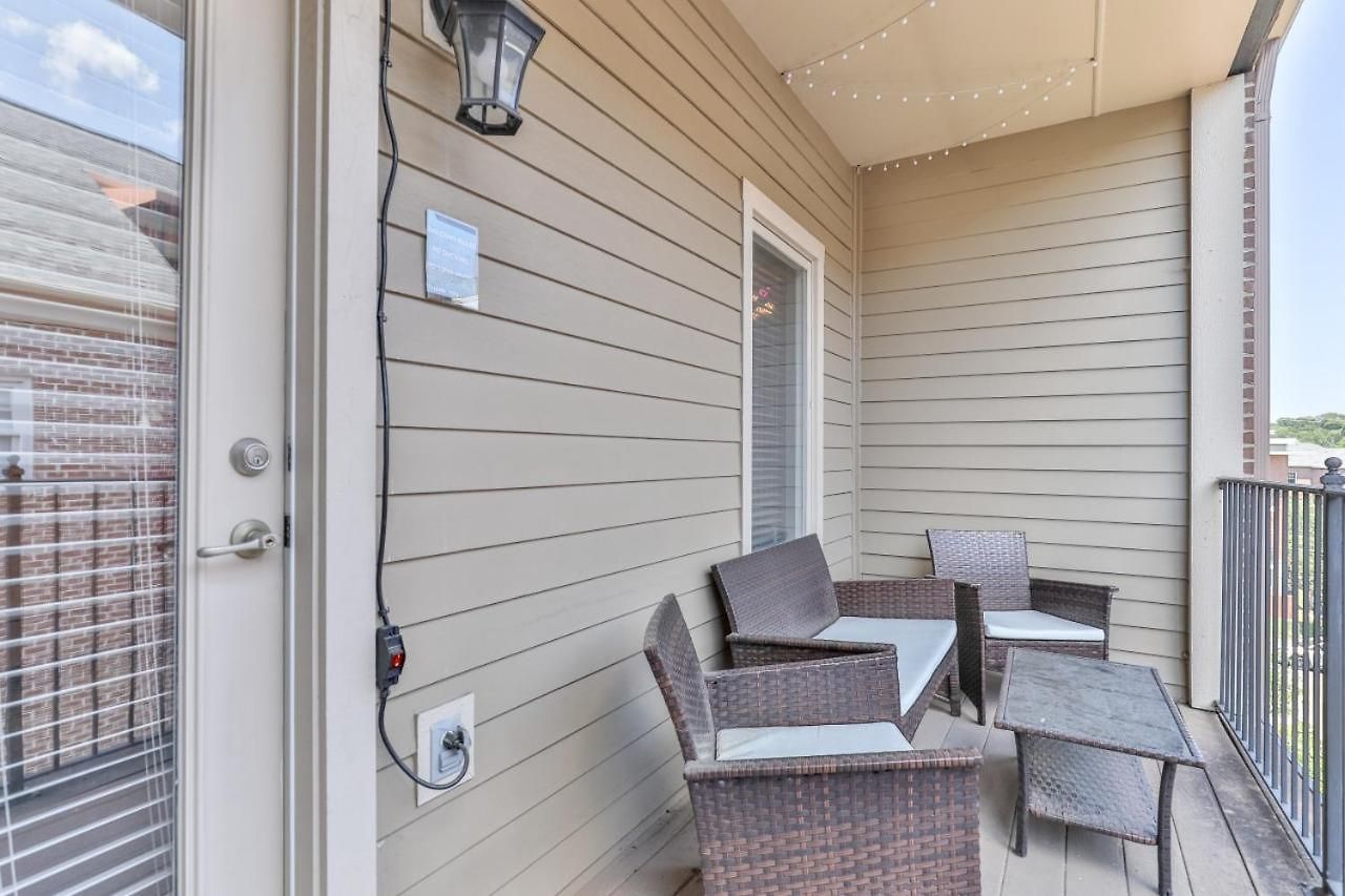 Spacious 3-story West End | Free Garage Parking For 2 | Walk To Vanderbilt & Music Row Nashville