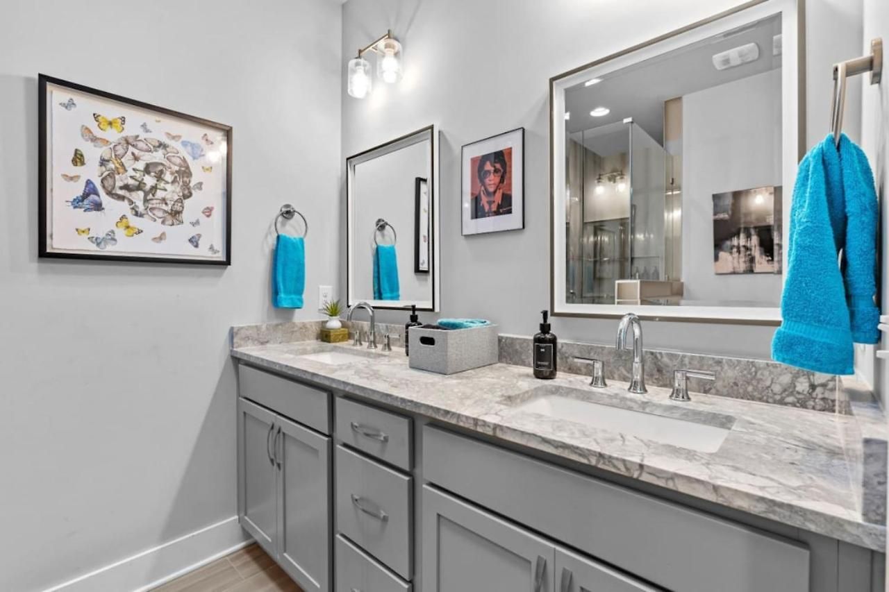 Heights Townhome With Free Parking & 3 Baths Apartment *