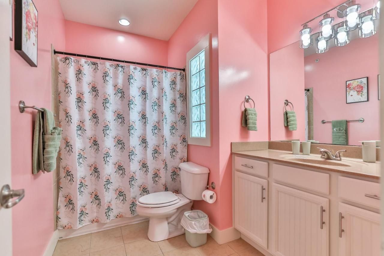 Apartment Spacious 3-story West End | Free Garage Parking For 2 | Walk To Vanderbilt & Music Row Nashville