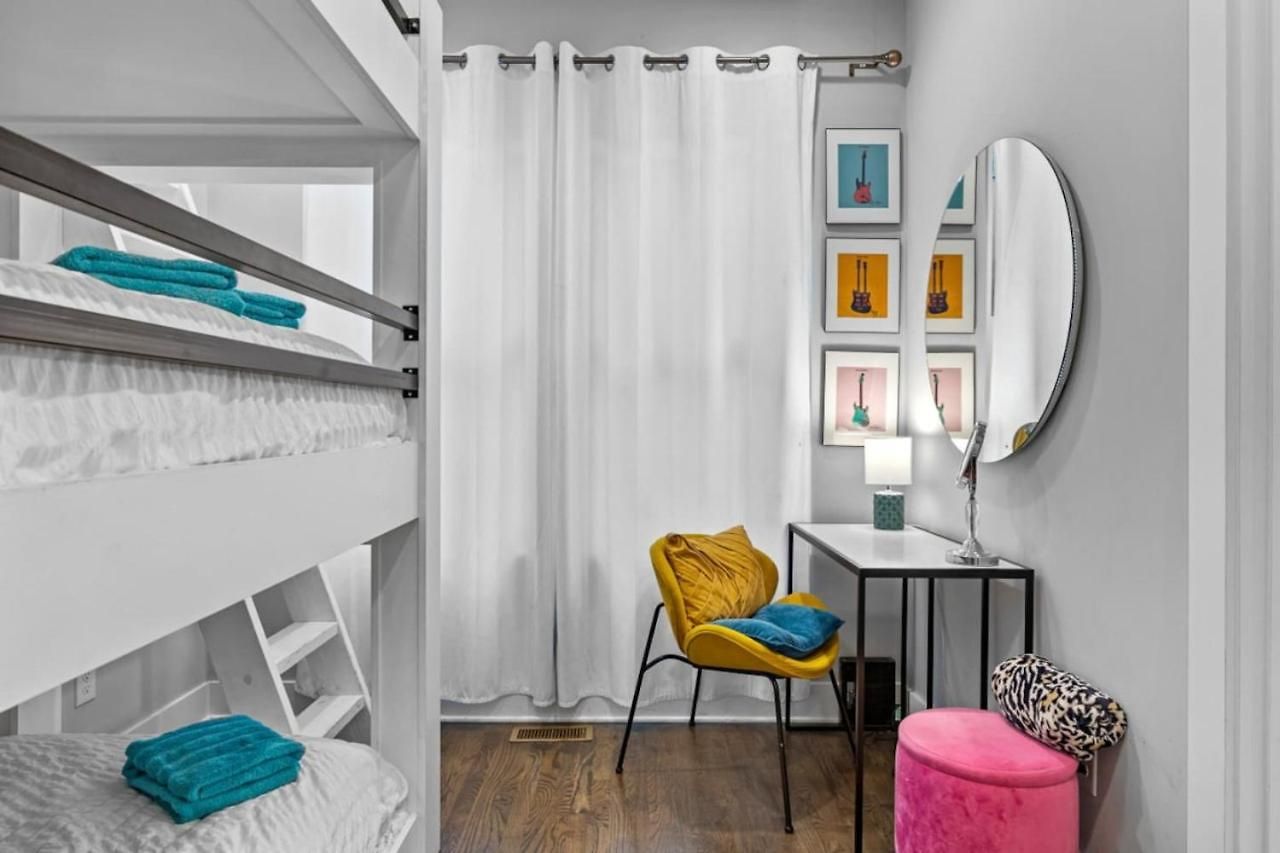 Heights Townhome With Free Parking & 3 Baths Nashville