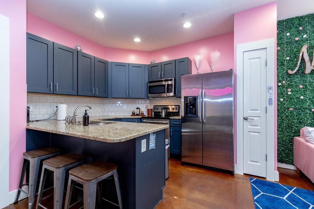 Spacious 3-story West End | Free Garage Parking For 2 | Walk To Vanderbilt & Music Row Apartment