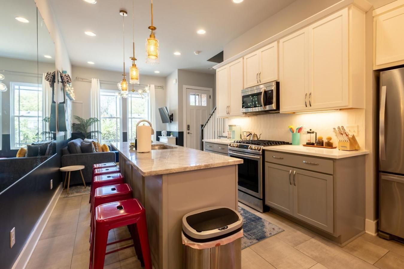 Heights Townhome With Free Parking & 3 Baths