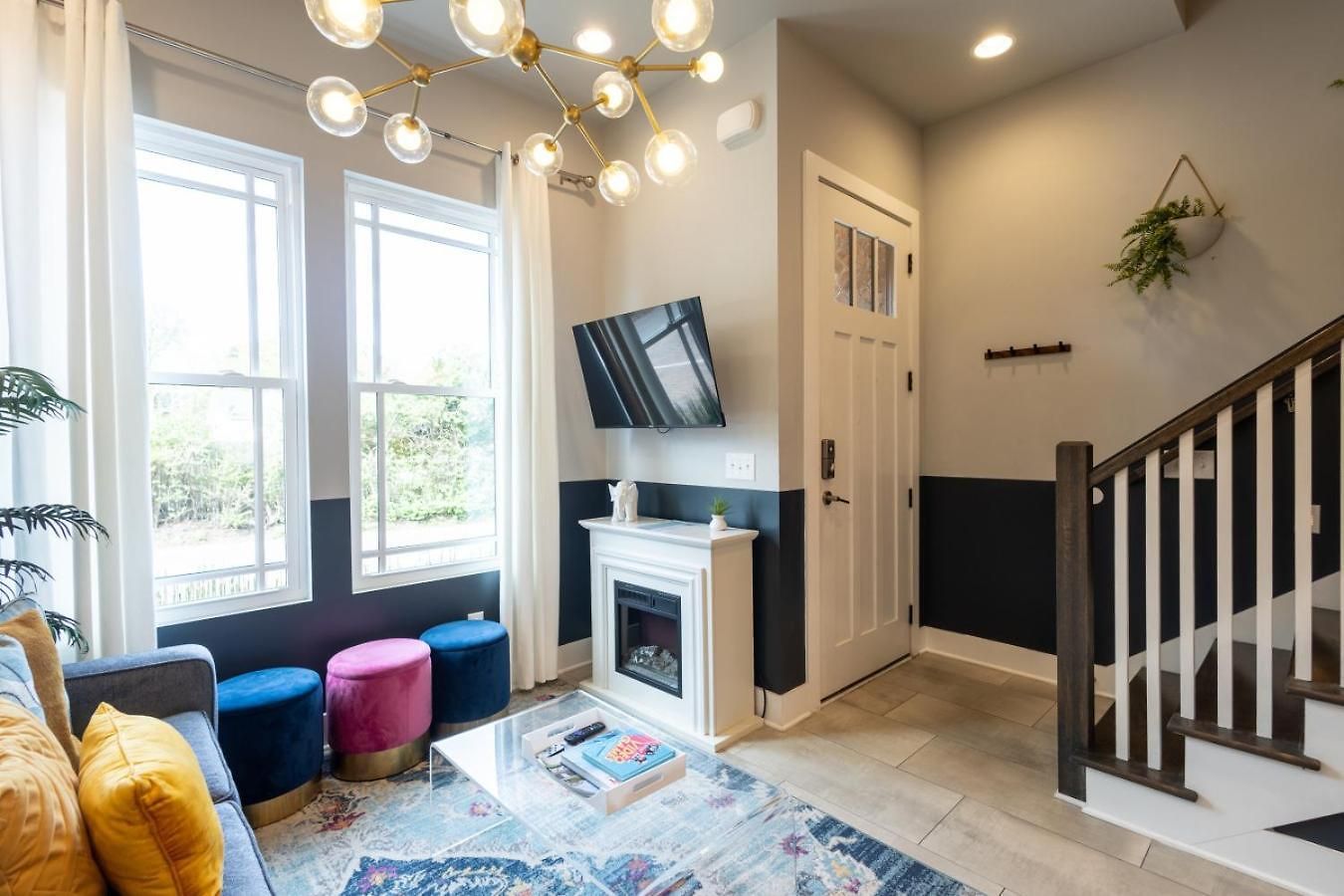 Heights Townhome With Free Parking & 3 Baths *